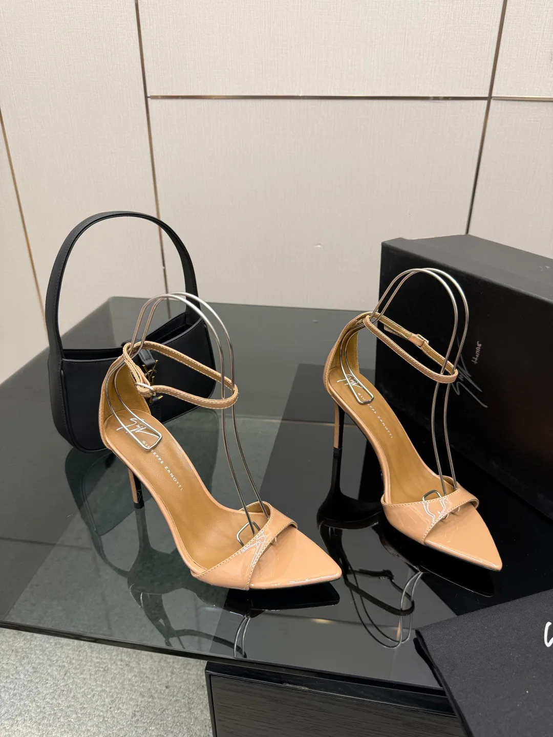 Сандалии Женские Giuseppe Zanotti 5052118