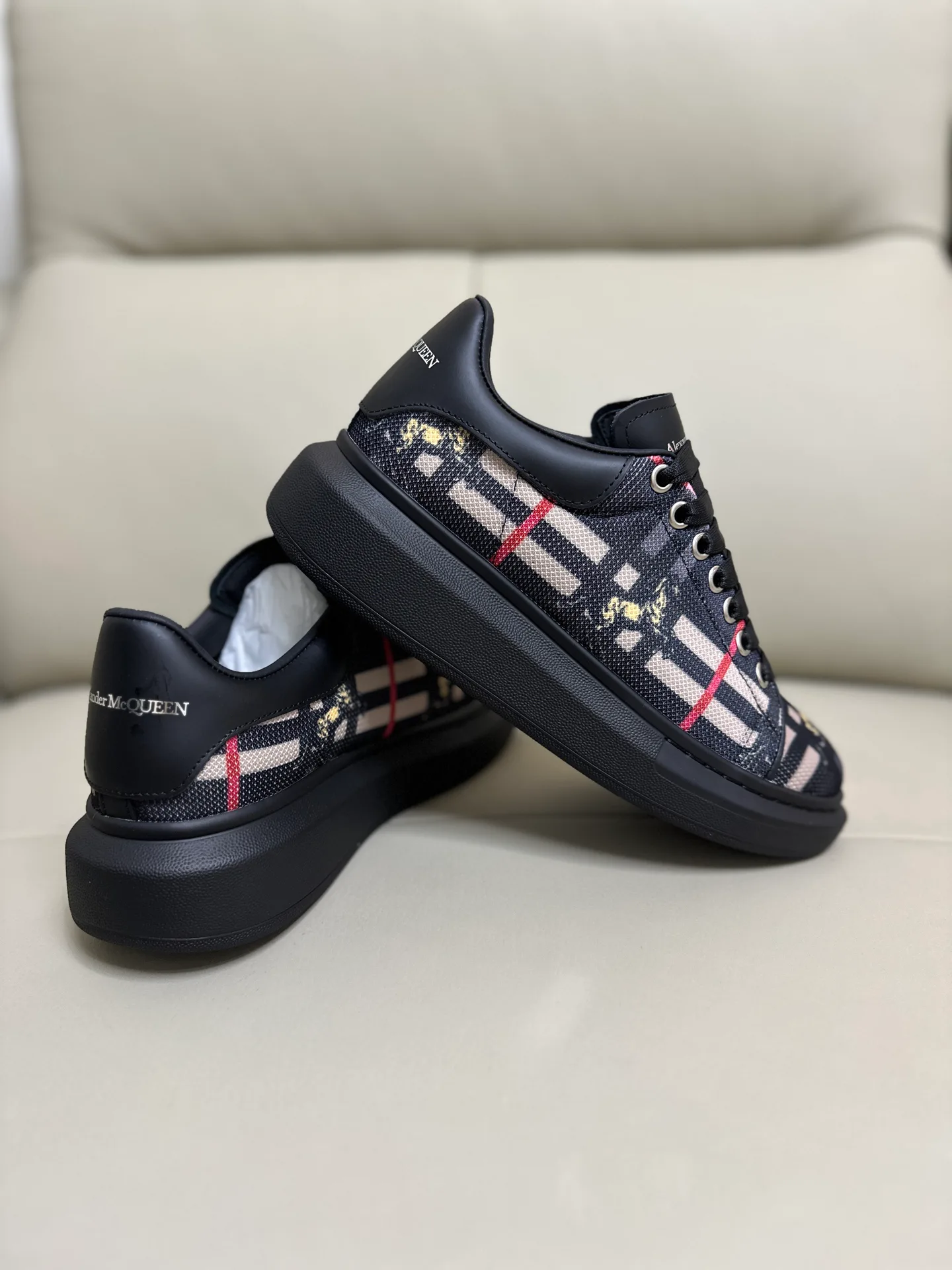 Кроссовки Женские Alexander Mcqueen 18616717