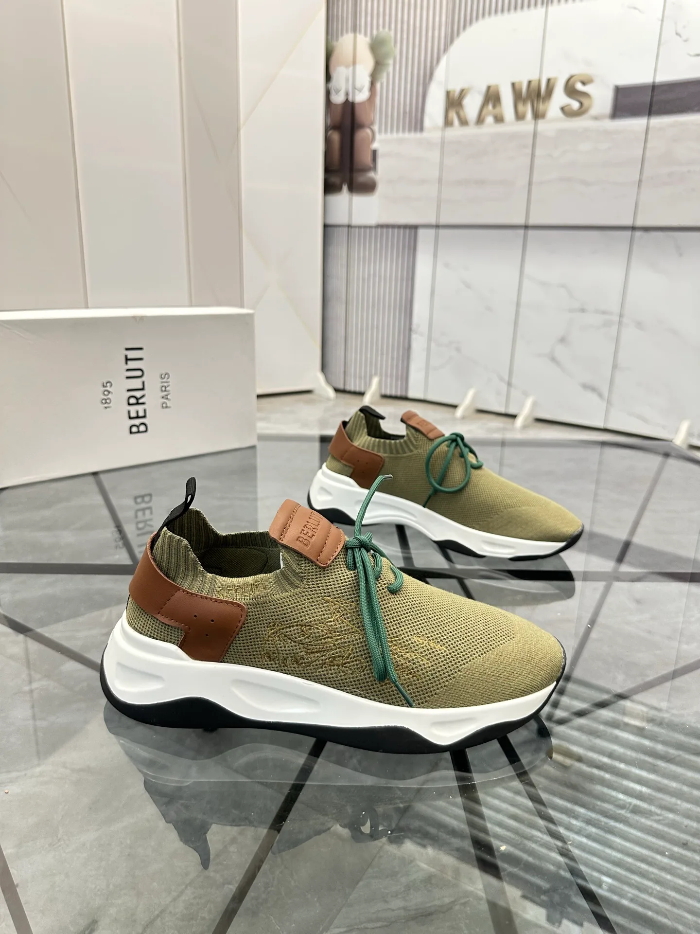 Кроссовки Женские Berluti 537139