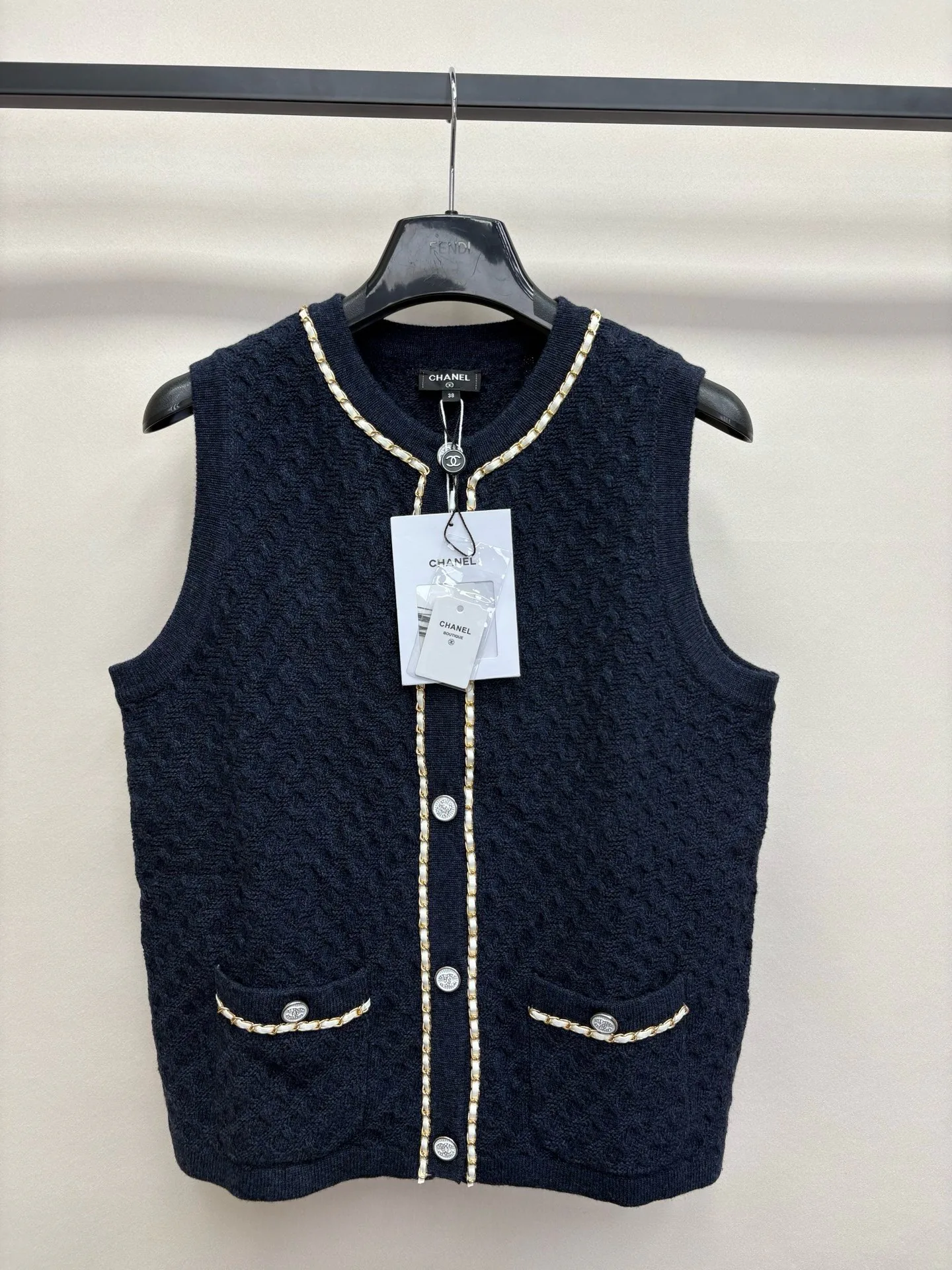 Жилеты Женские Chanel 18057534