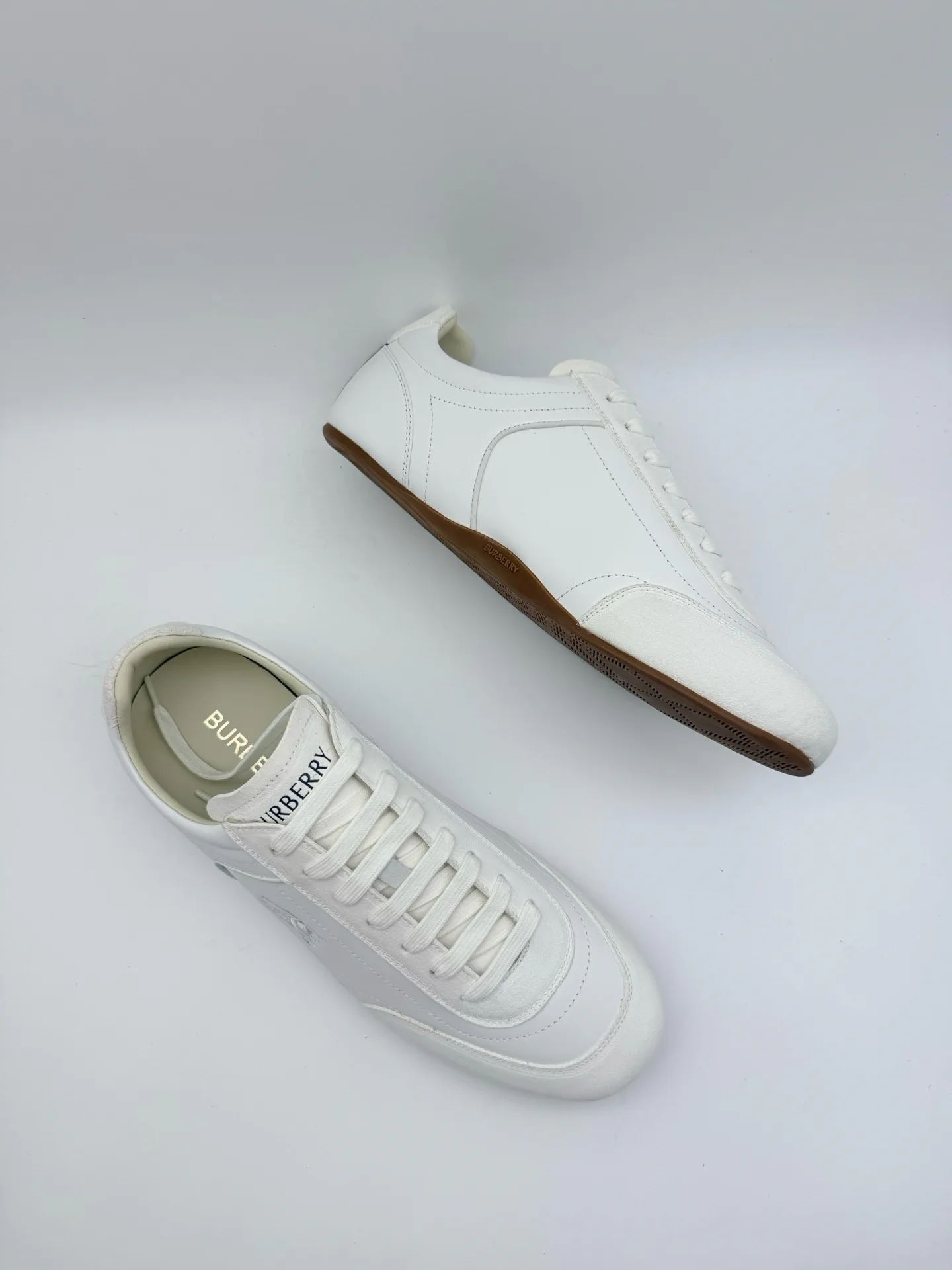 Кроссовки Женские Burberry 18589209