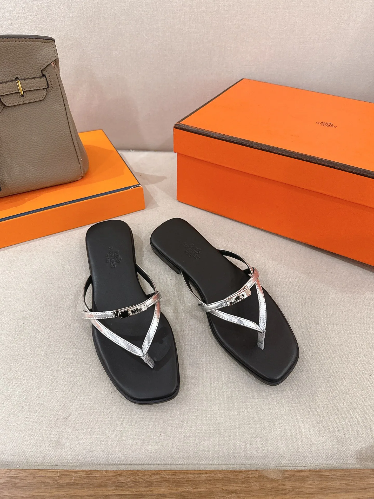 Шлепанцы Женские Hermes 10800132