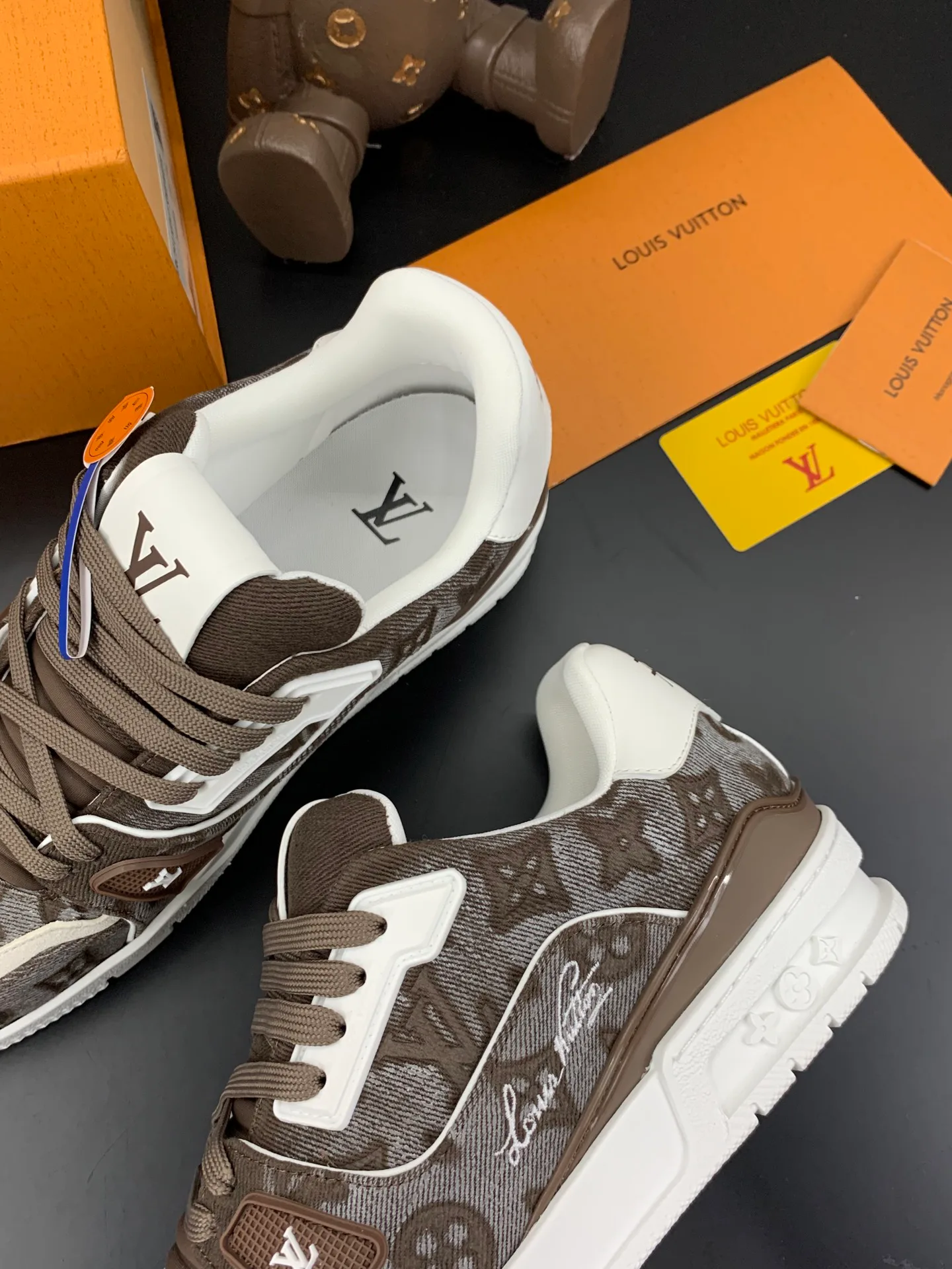 Кроссовки Женские Louis Vuitton 17545278