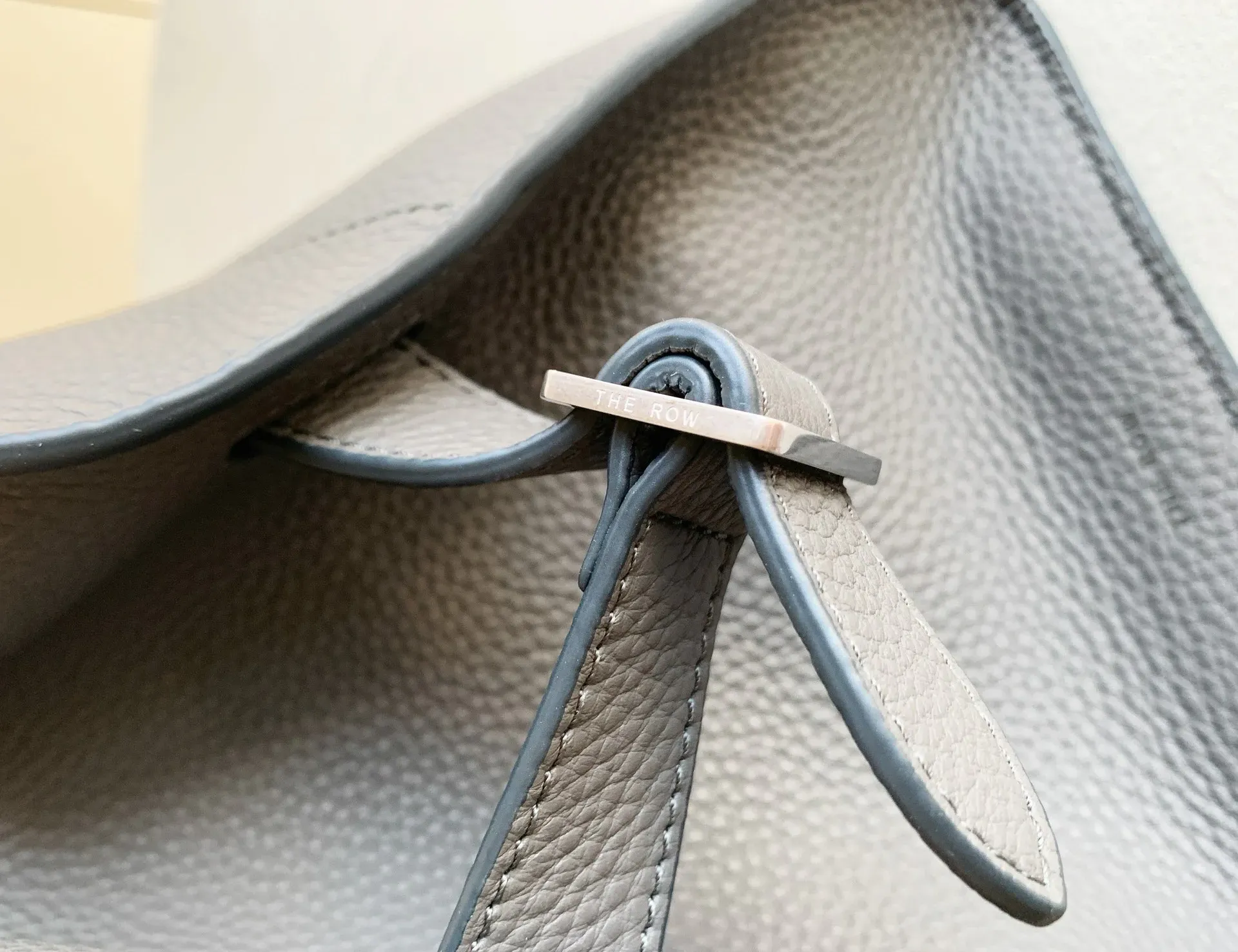 Классические Сумки Женские The Row 690852