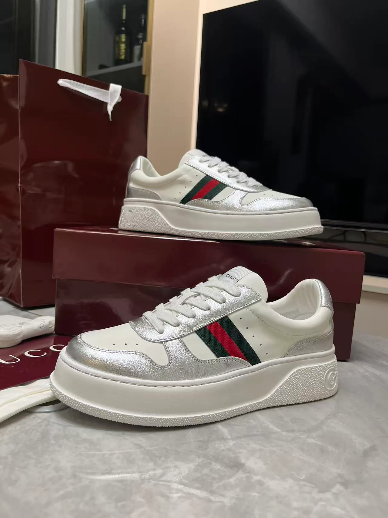 Кроссовки Женские Gucci 17620412