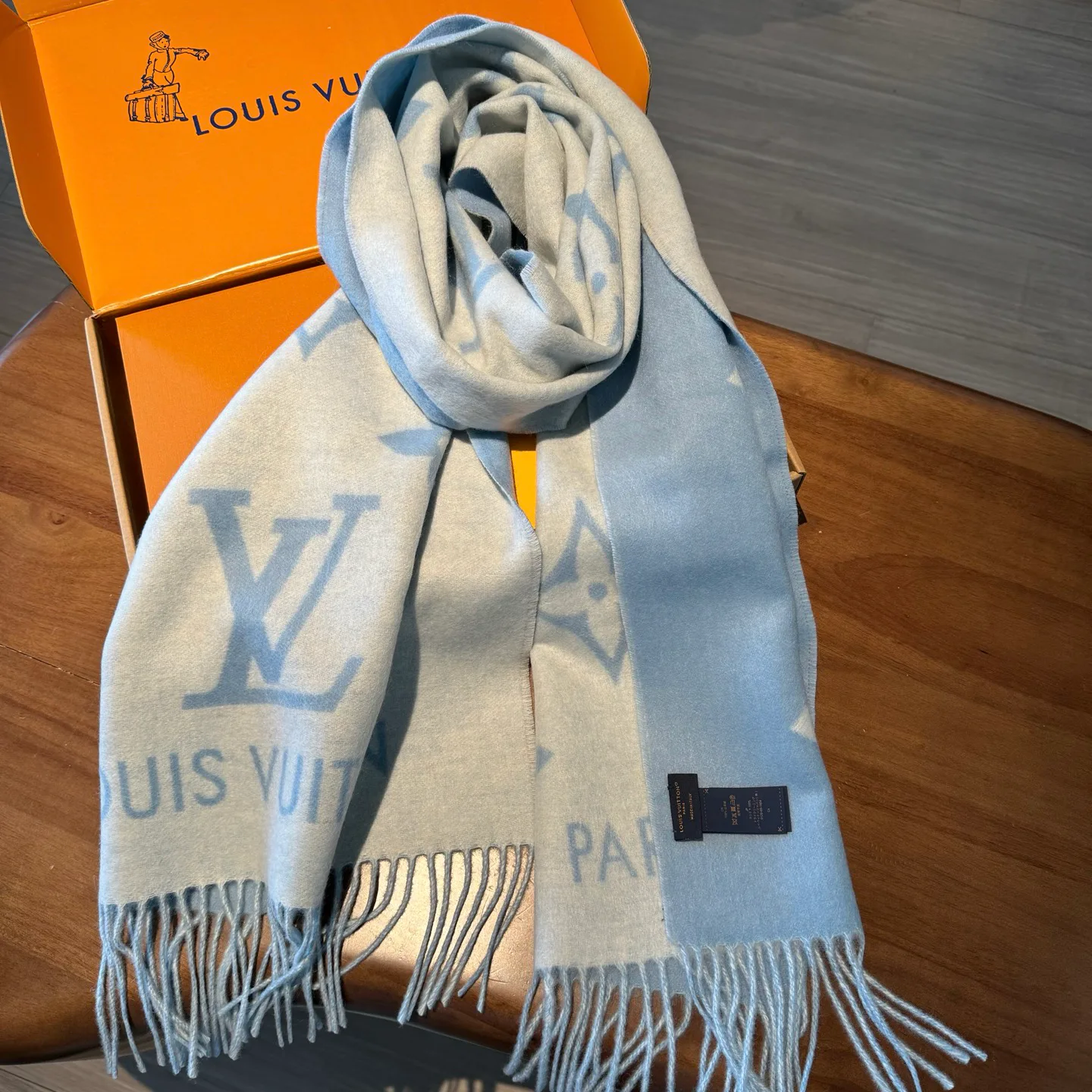 Шарфы Louis Vuitton 895140