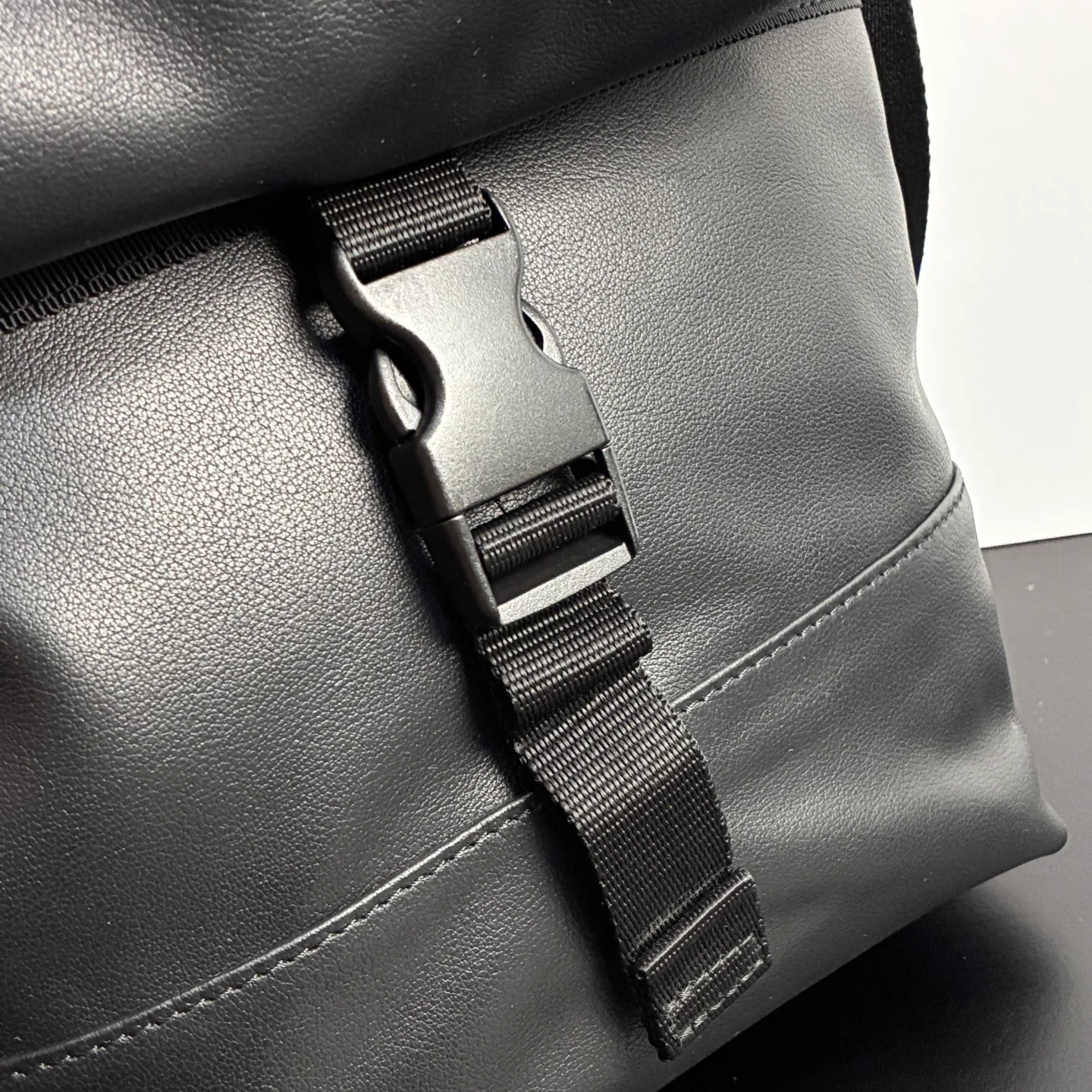 Сумки На Ремне Женские Balenciaga 18136515