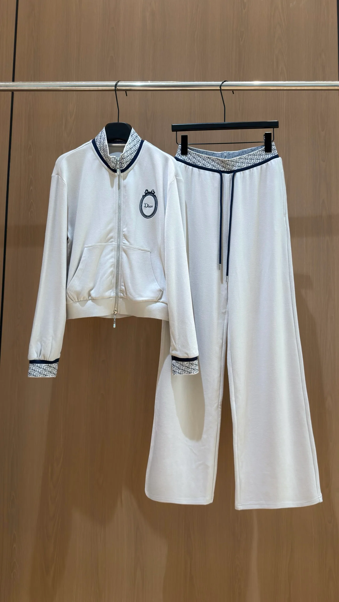 Костюмы Женские Christian Dior 18331332