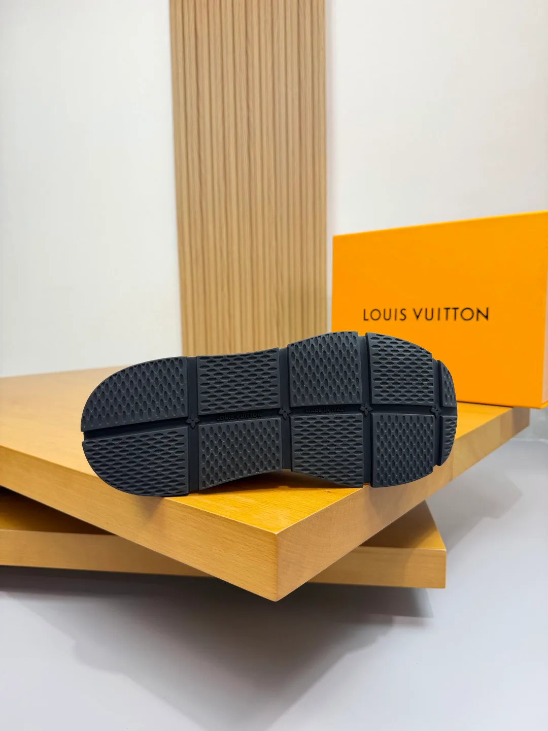 Кроссовки Женские Louis Vuitton 1628756