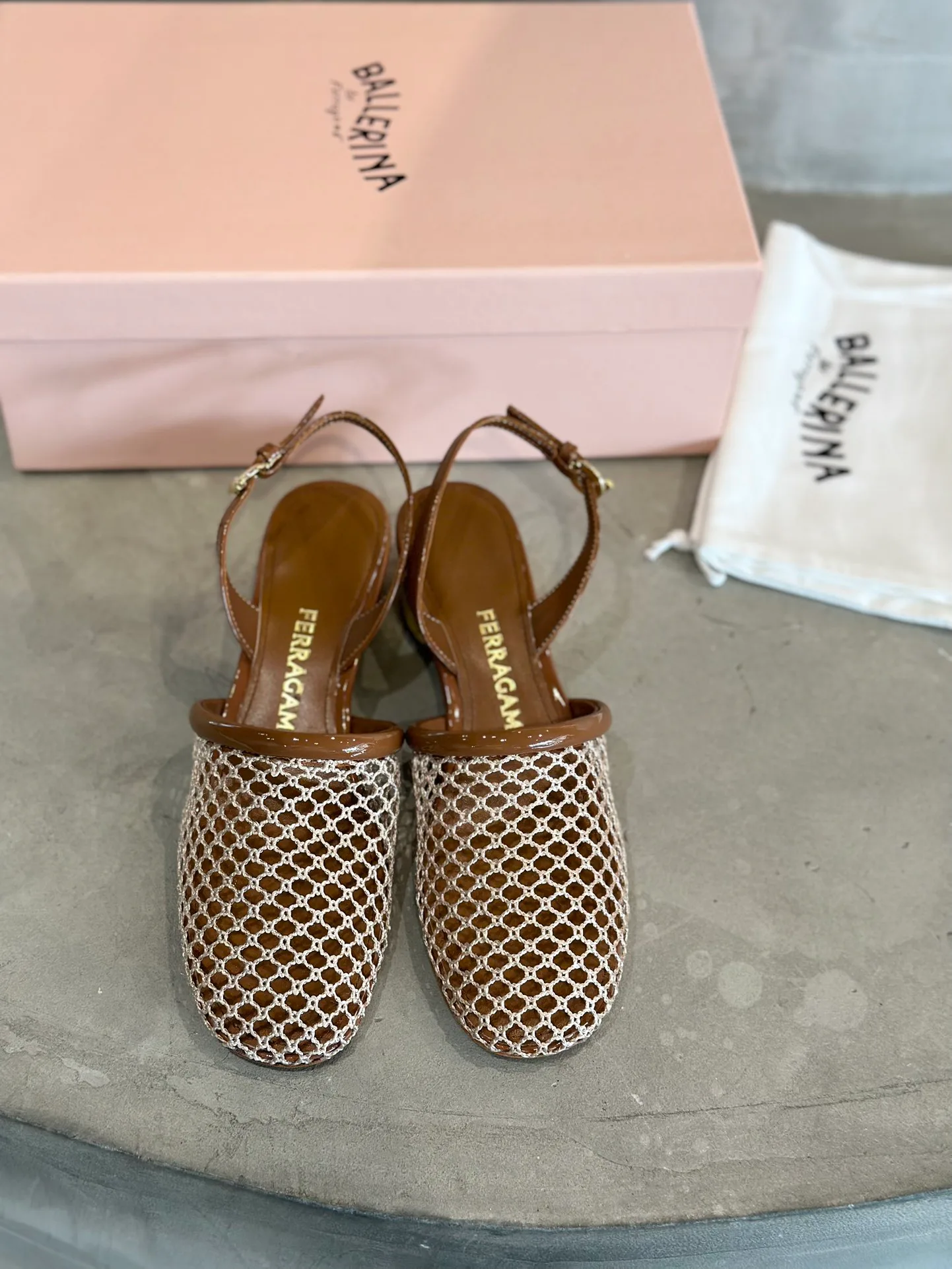Босоножки Женские Salvatore Ferragamo 17642594