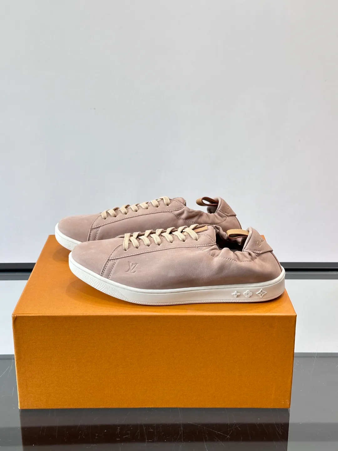 Кроссовки Мужские Louis Vuitton 18263704