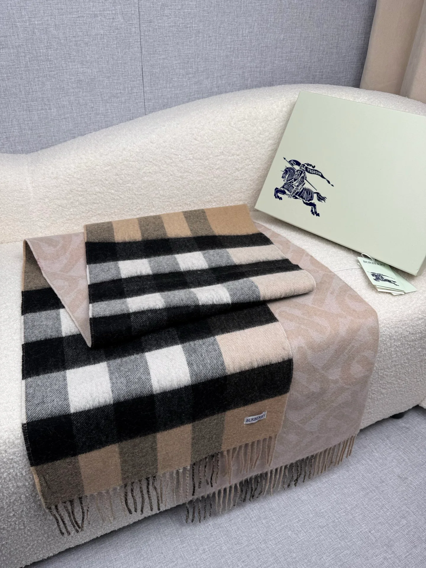 Шарфы Burberry 5901036