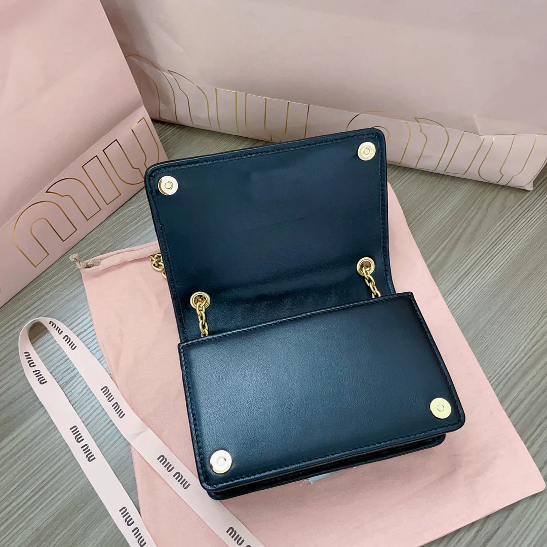 Классические Сумки Женские Prada 11872264