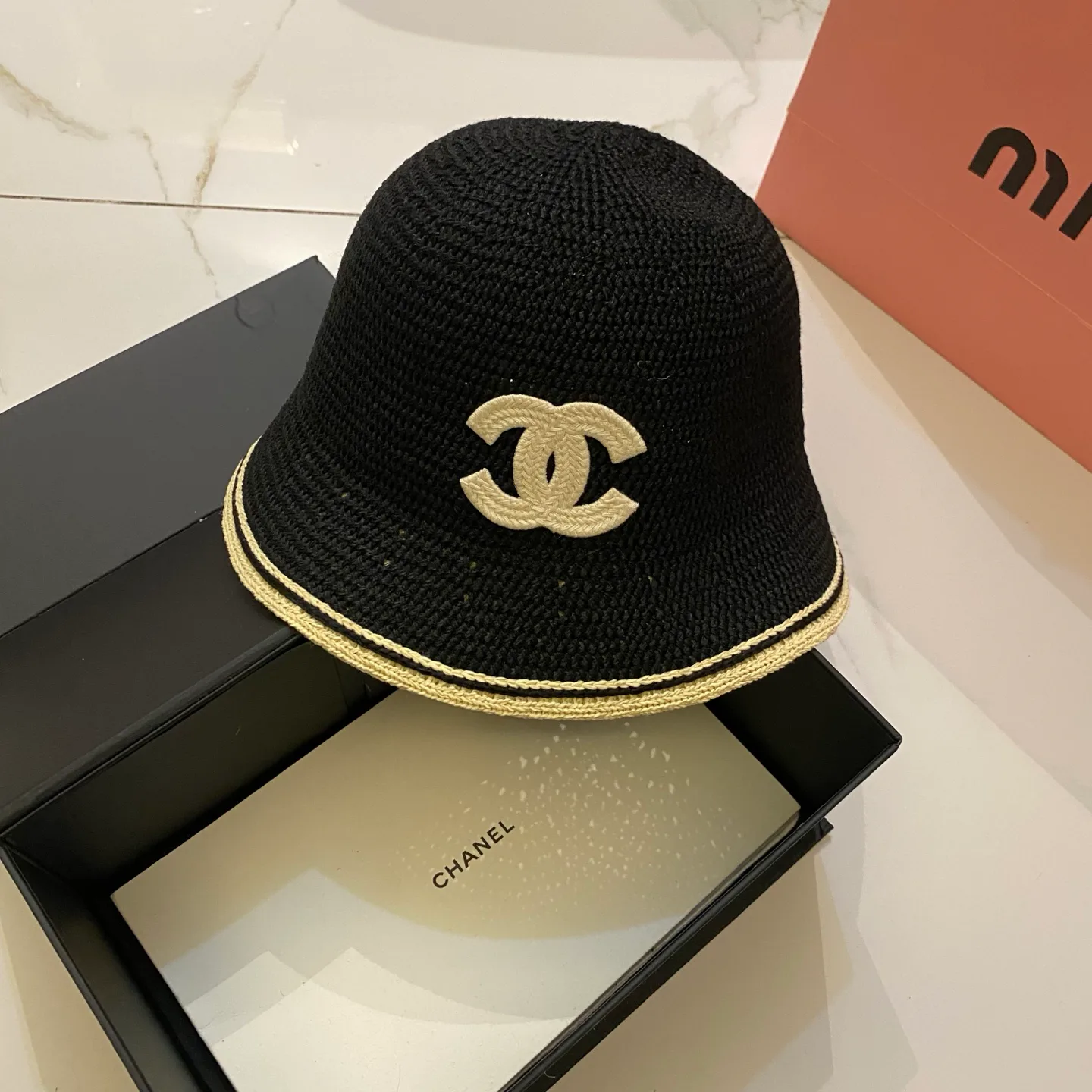 Головные Уборы Chanel 17498309