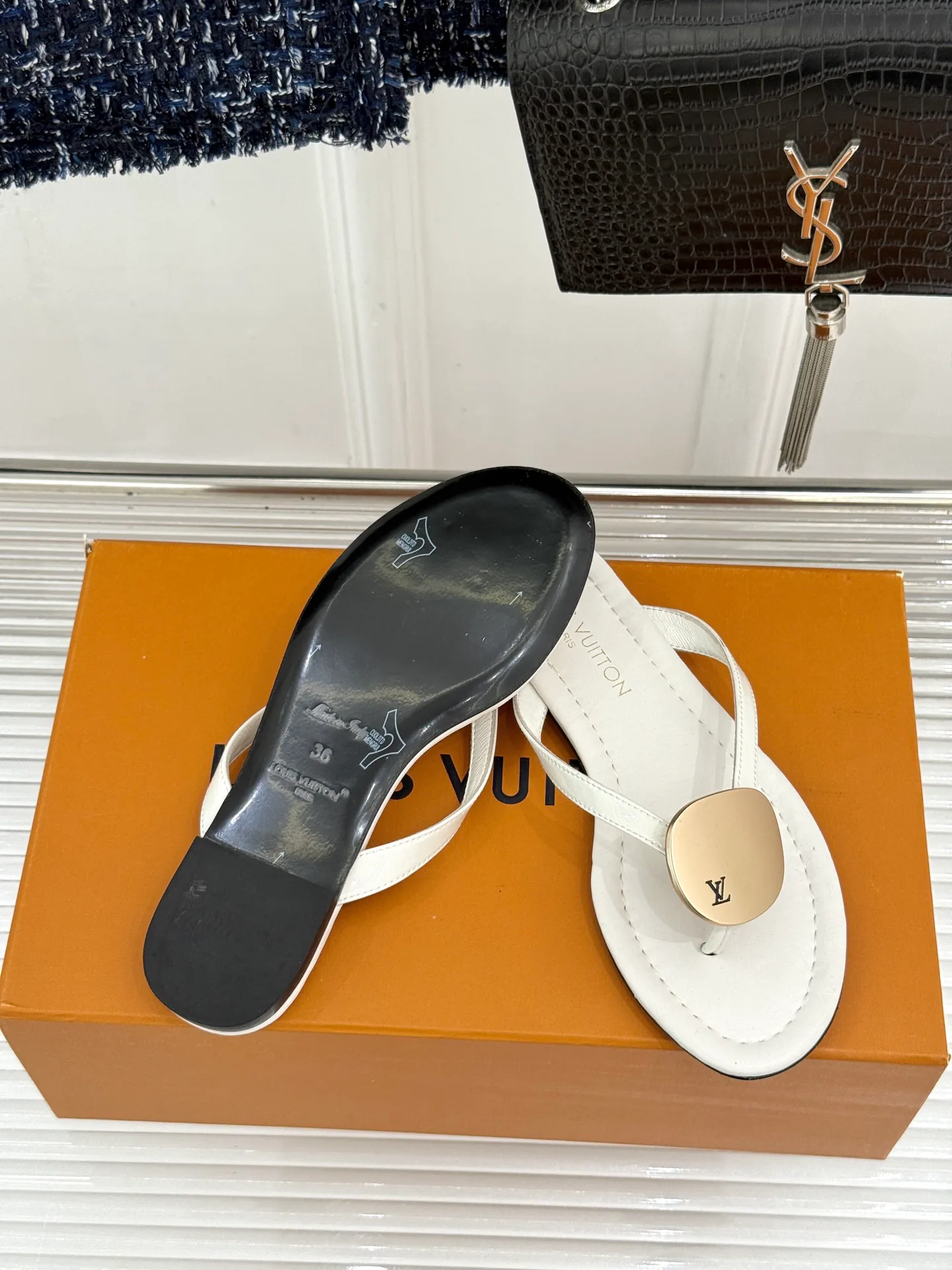 Шлепанцы Женские Louis Vuitton 17596990