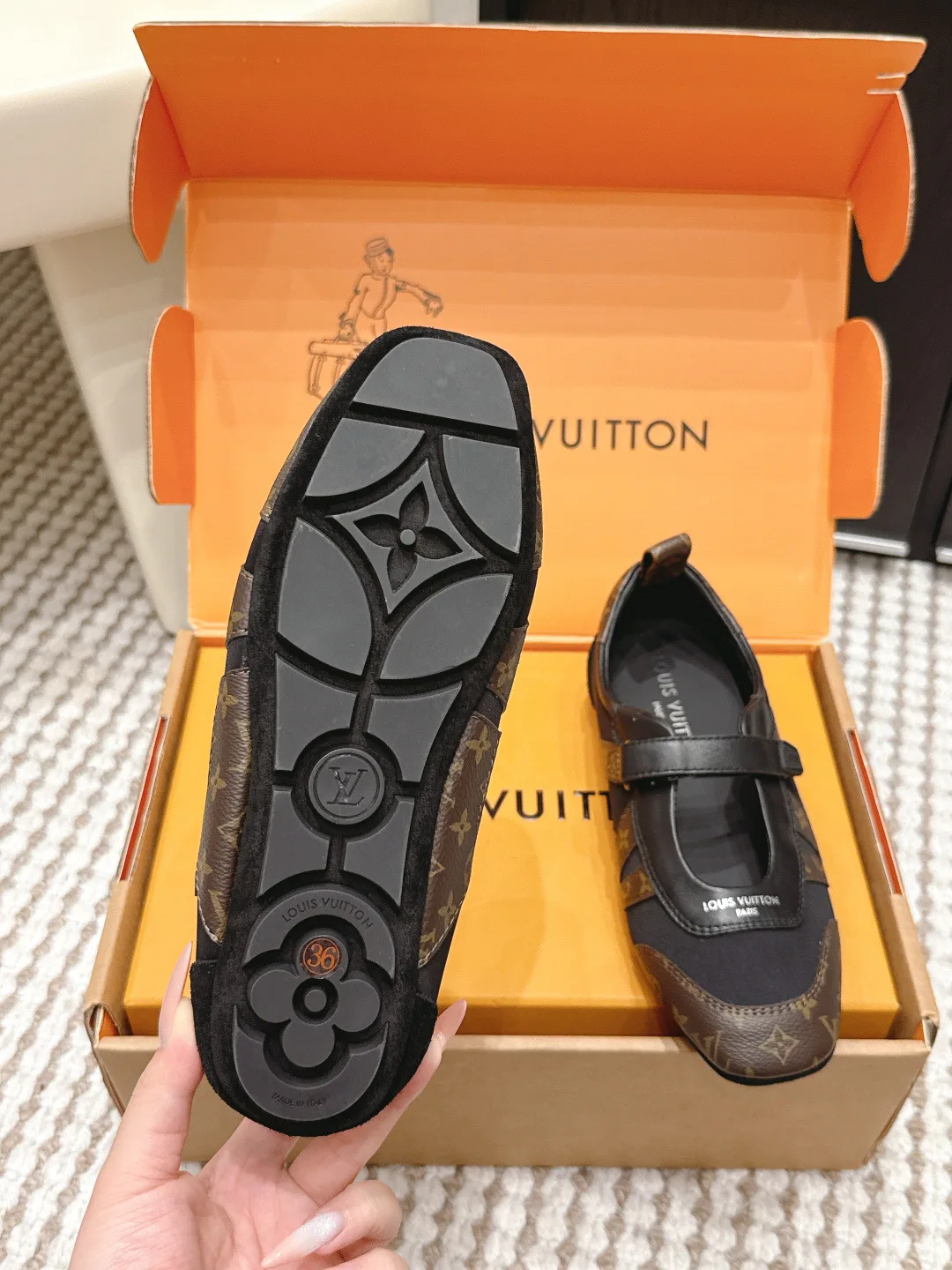 Кроссовки Женские Louis Vuitton 11518537
