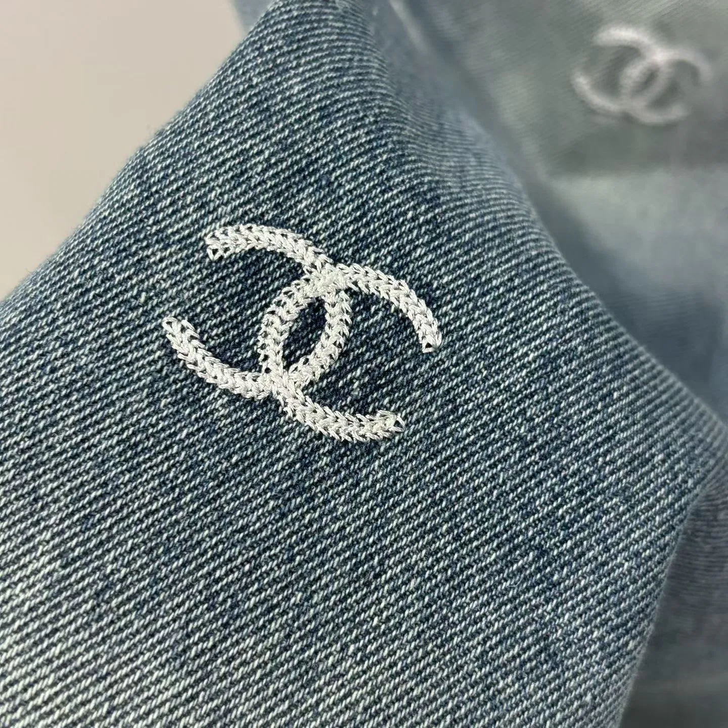 Джинсы Женские Chanel 18225397