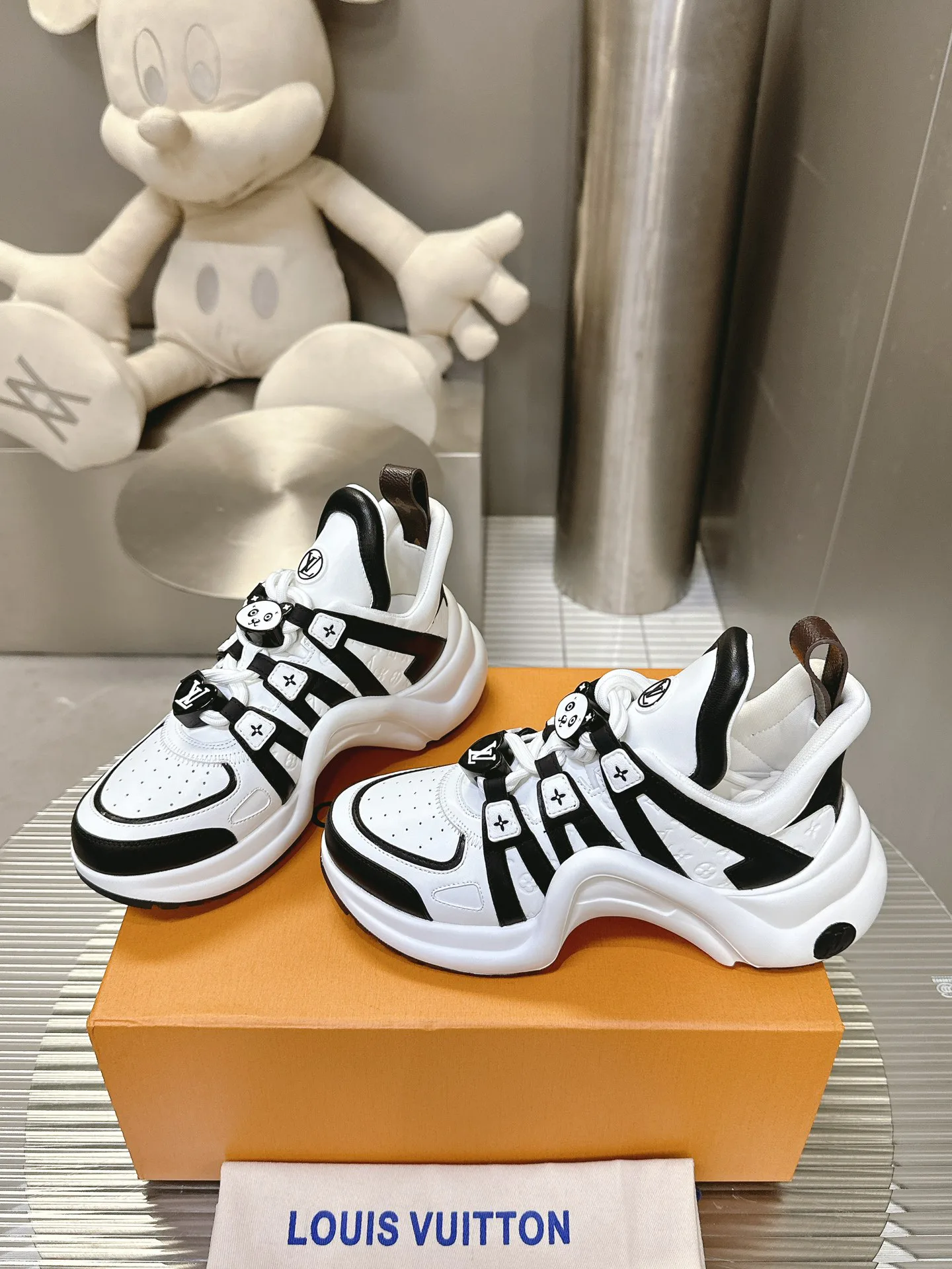 Кроссовки Женские Louis Vuitton 10273362