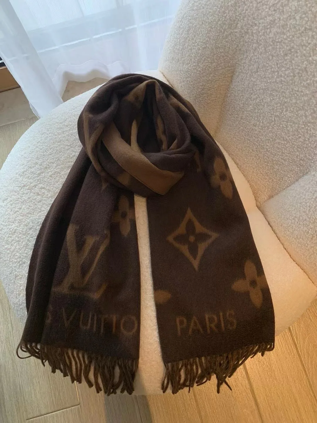 Шарфы Louis Vuitton 18141172