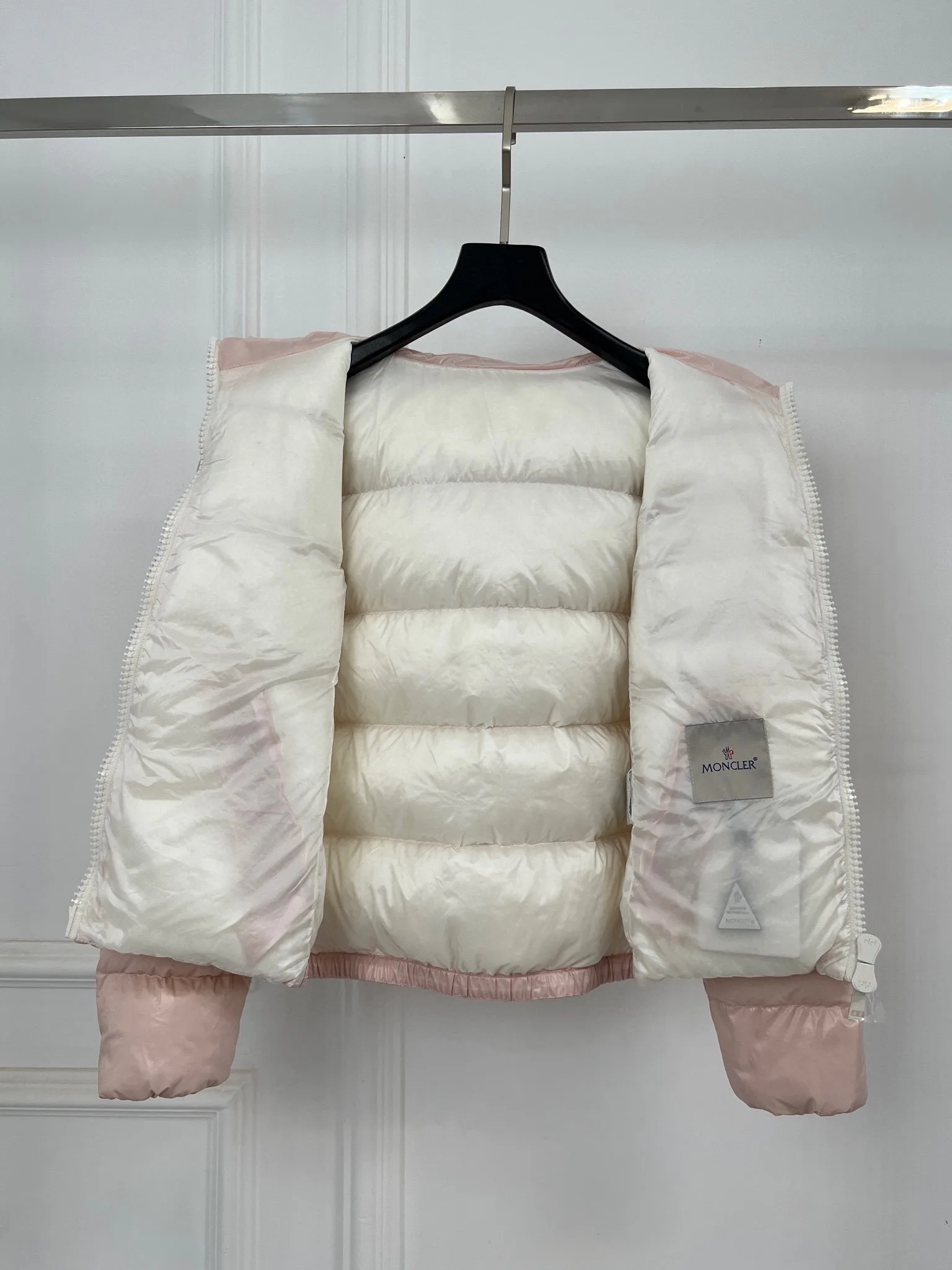 Куртки И Пуховики Женские Moncler 18416223