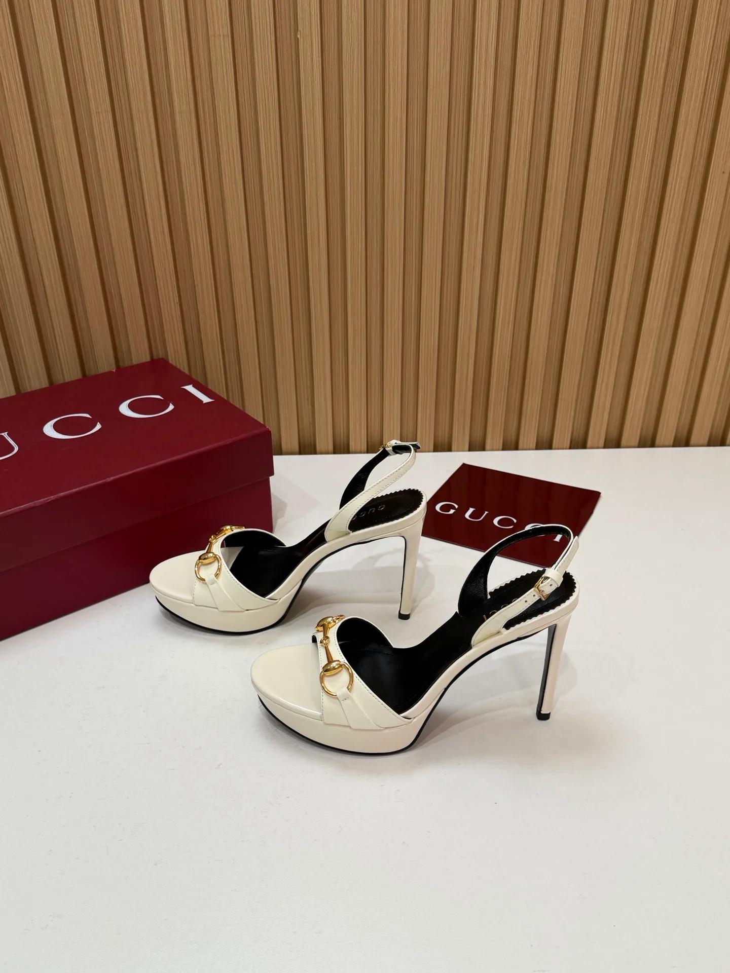 Босоножки Женские Gucci 18396263