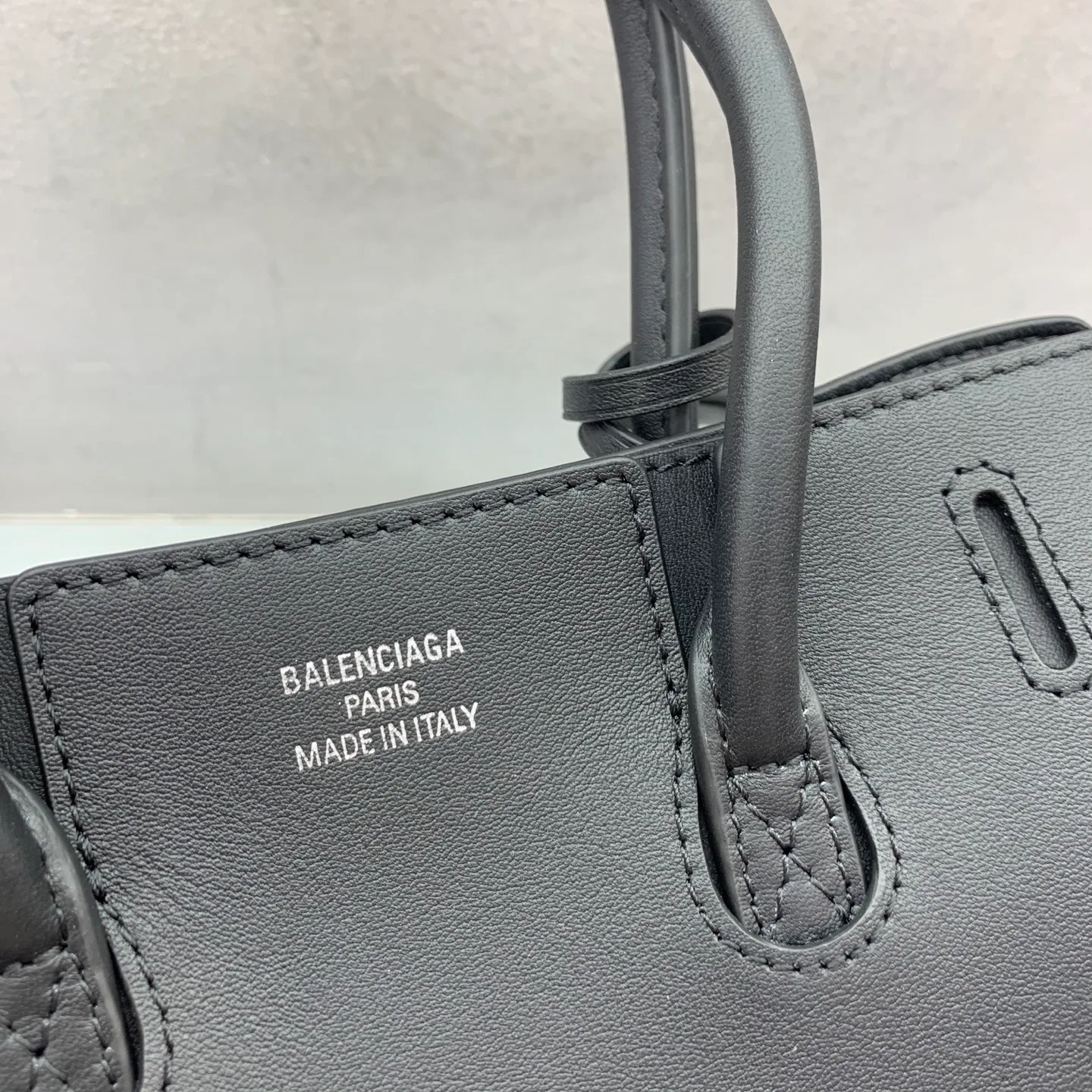 Классические Сумки Женские Balenciaga 18205720