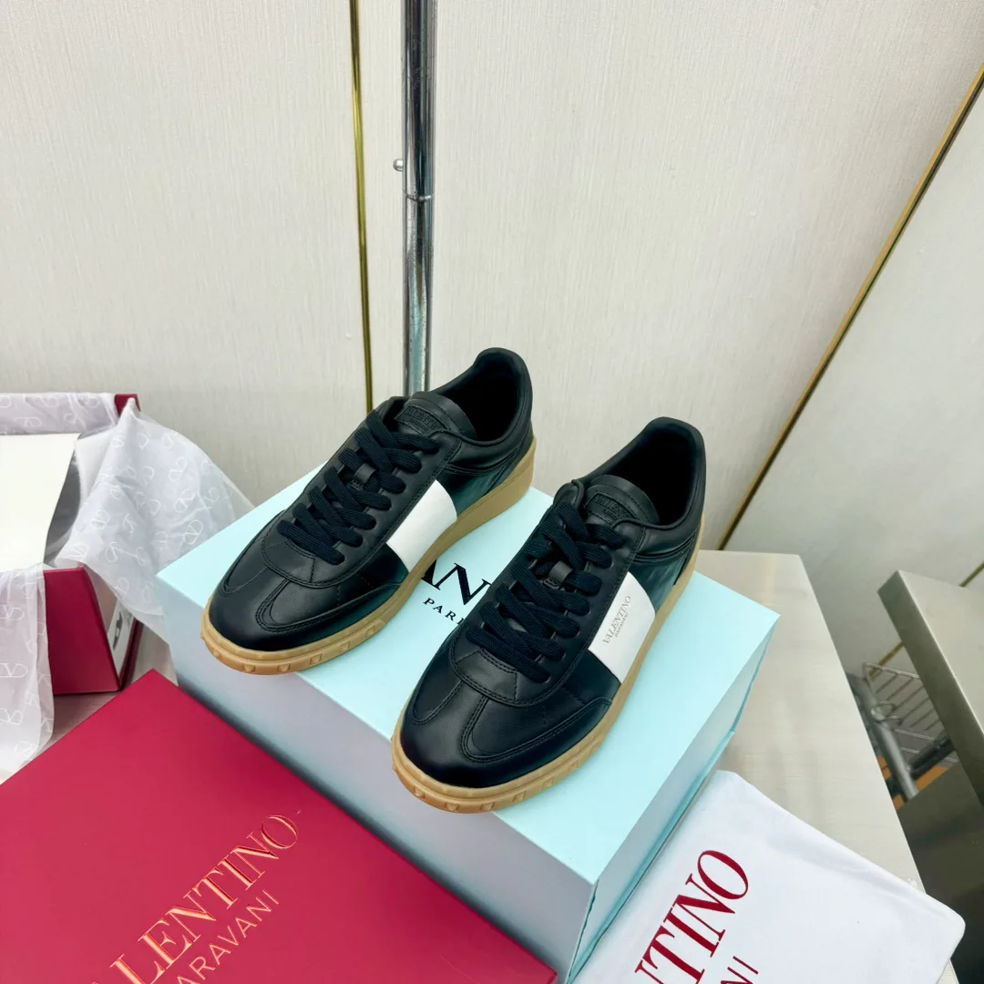 Кроссовки Женские Valentino 17955033