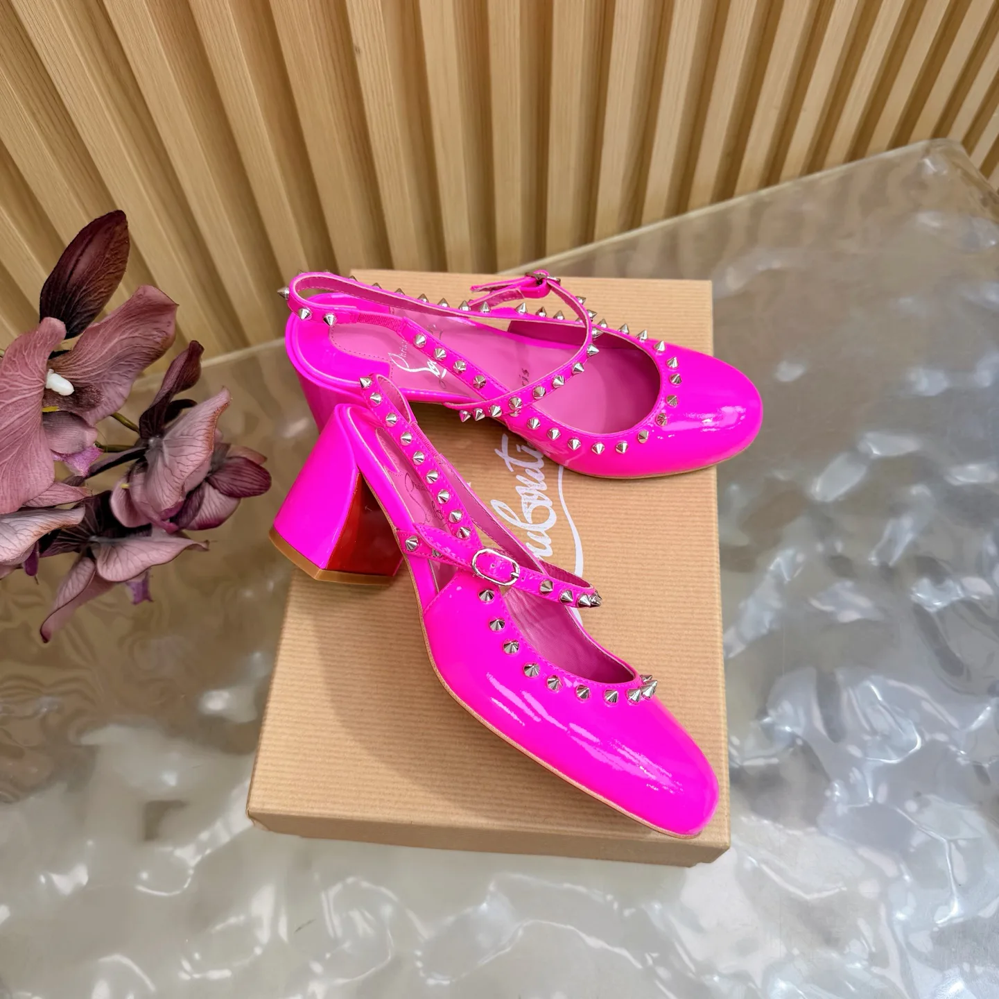 Босоножки Женские Christian Louboutin 11776985