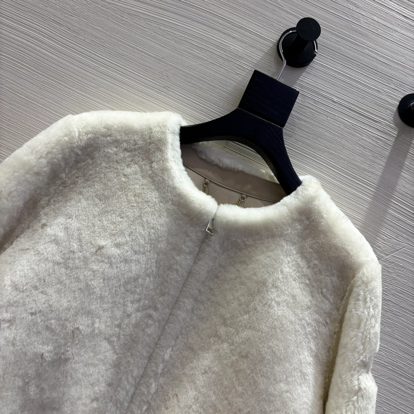 Кожаные Куртки И Дублёнки Женские Moncler 794765