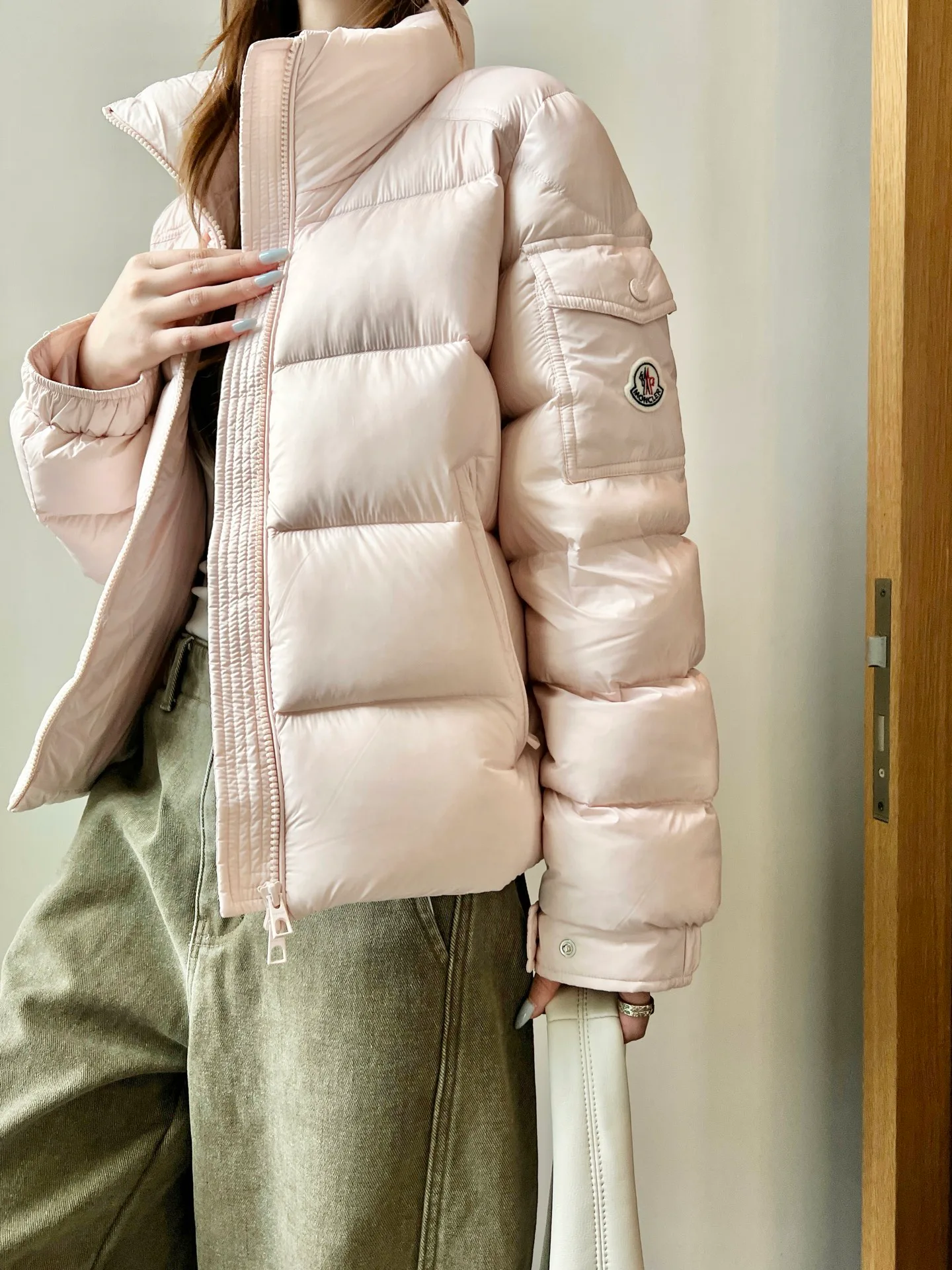 Куртки И Пуховики Женские Moncler 18710730
