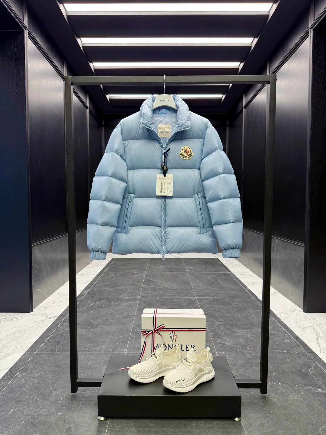Куртки И Пуховики Мужские Moncler 17918145