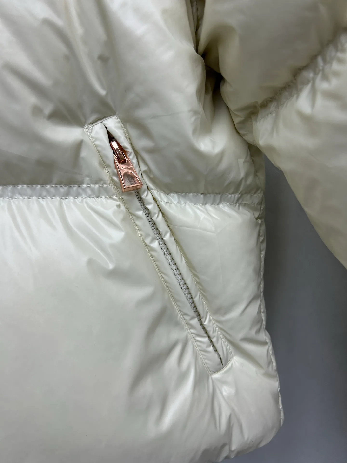 Куртки И Пуховики Женские Moncler 18875966