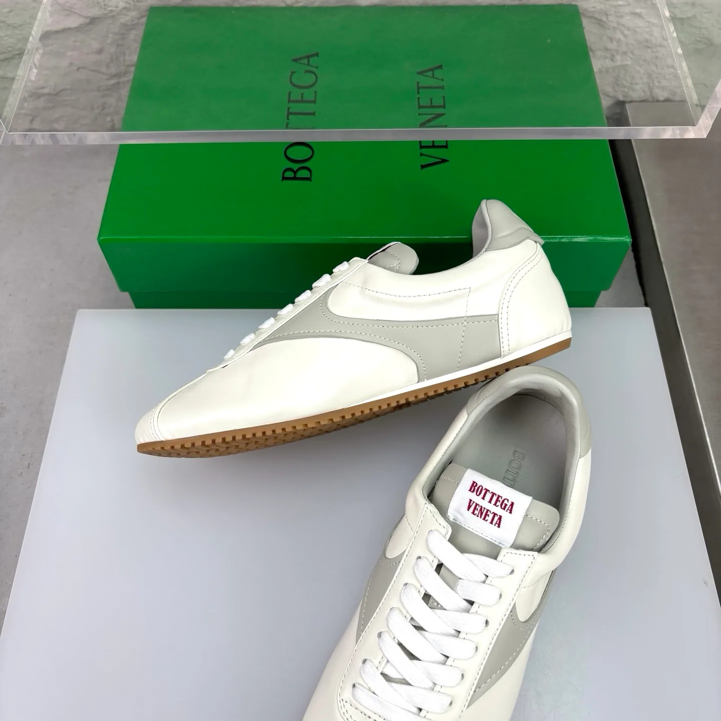 Кроссовки Женские Bottega Veneta 18351658