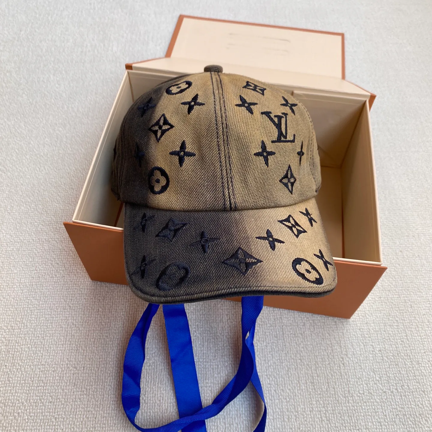 Головные Уборы Louis Vuitton 13302298