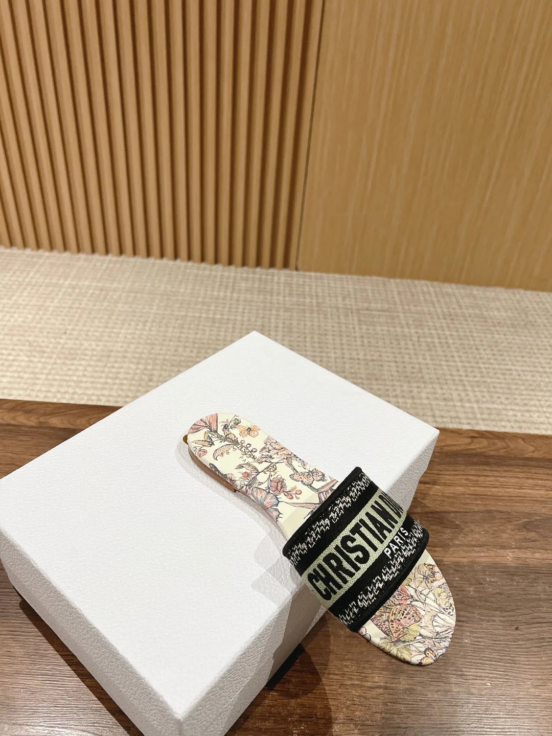 Шлепанцы Женские Christian Dior 11600037