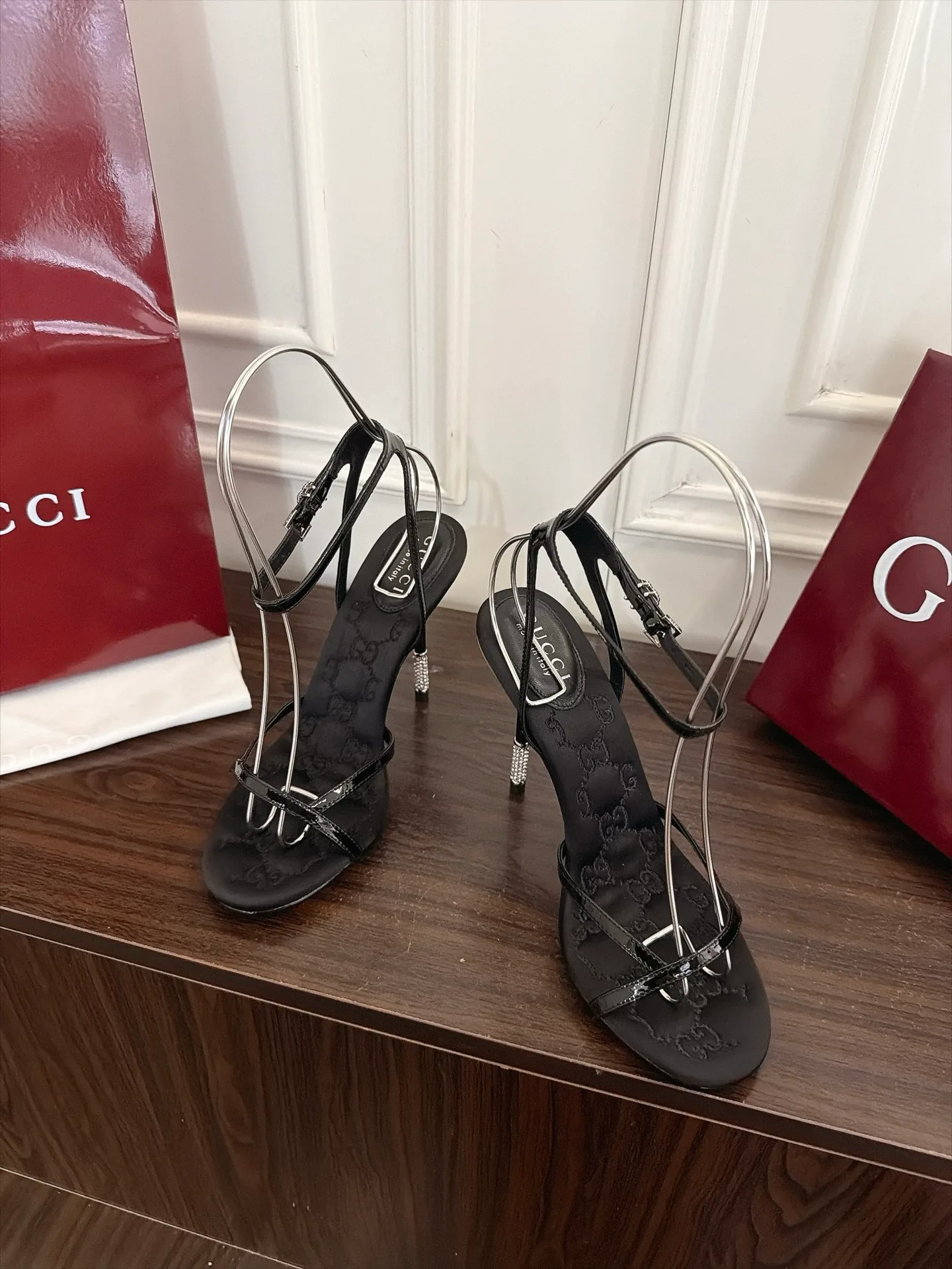 Босоножки Женские Gucci 19314655