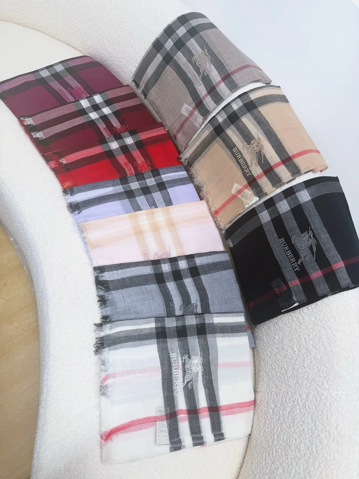 Шарфы Burberry 18426918