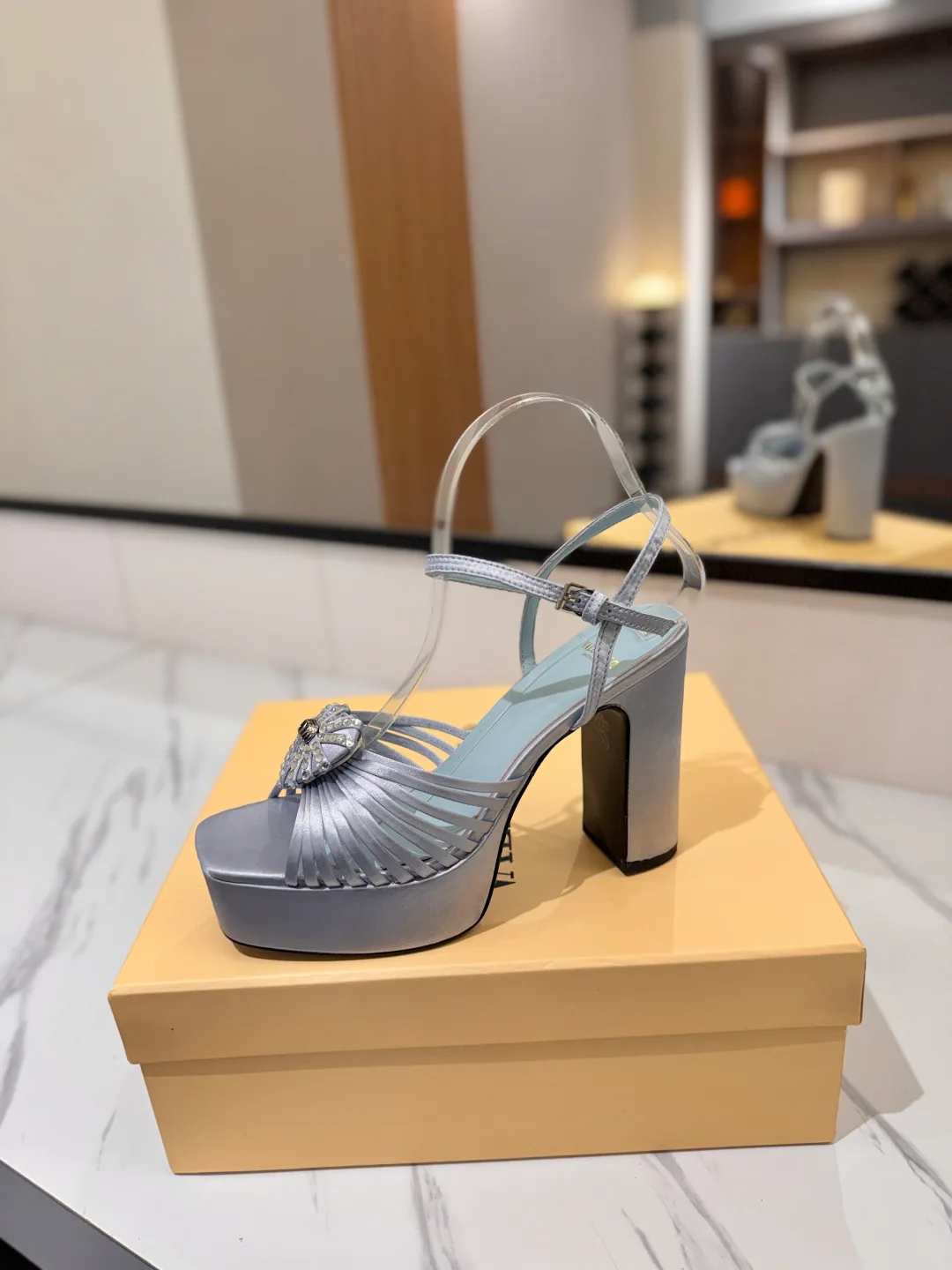 Босоножки Женские Valentino 18134892