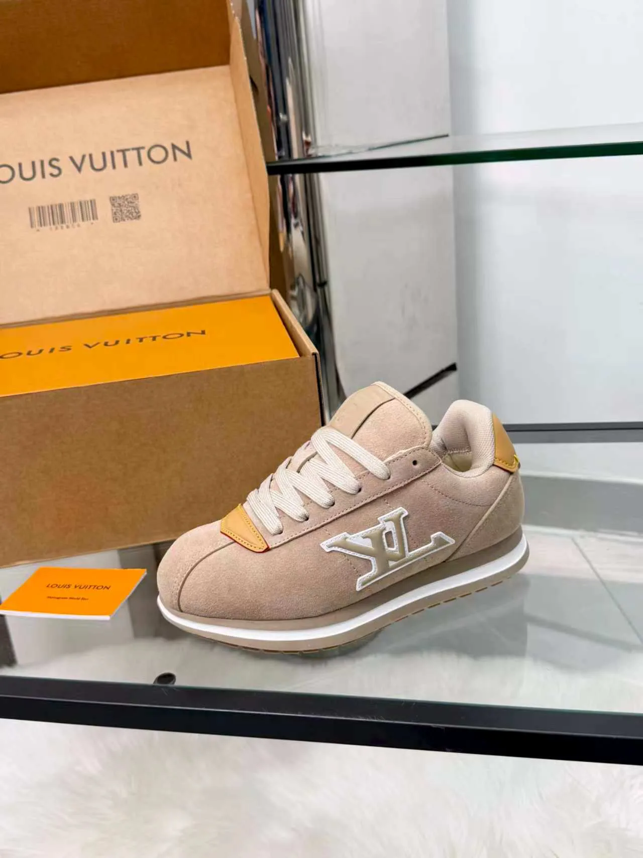 Кроссовки Женские Louis Vuitton 18417398