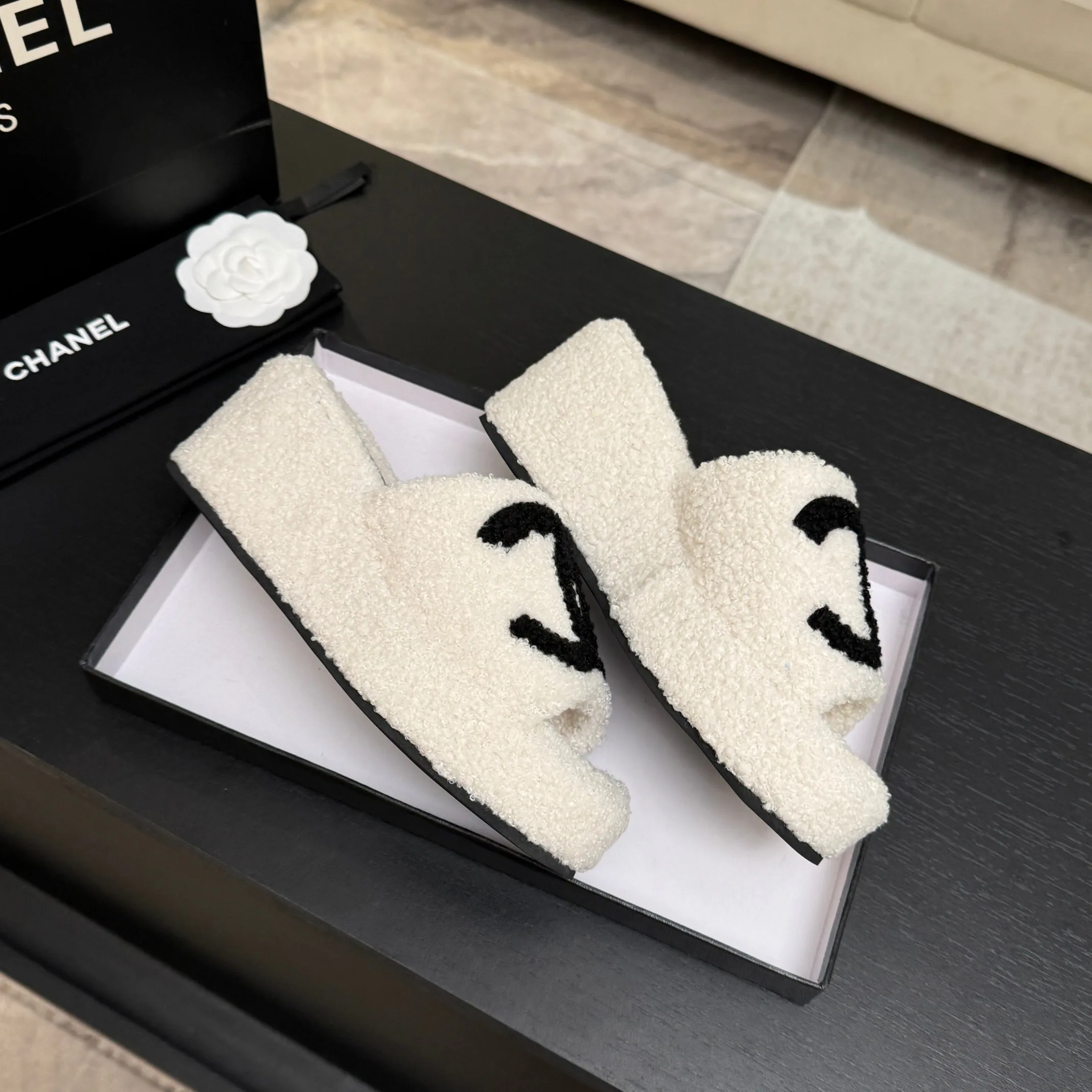 Тапочки Женские Chanel 18500996