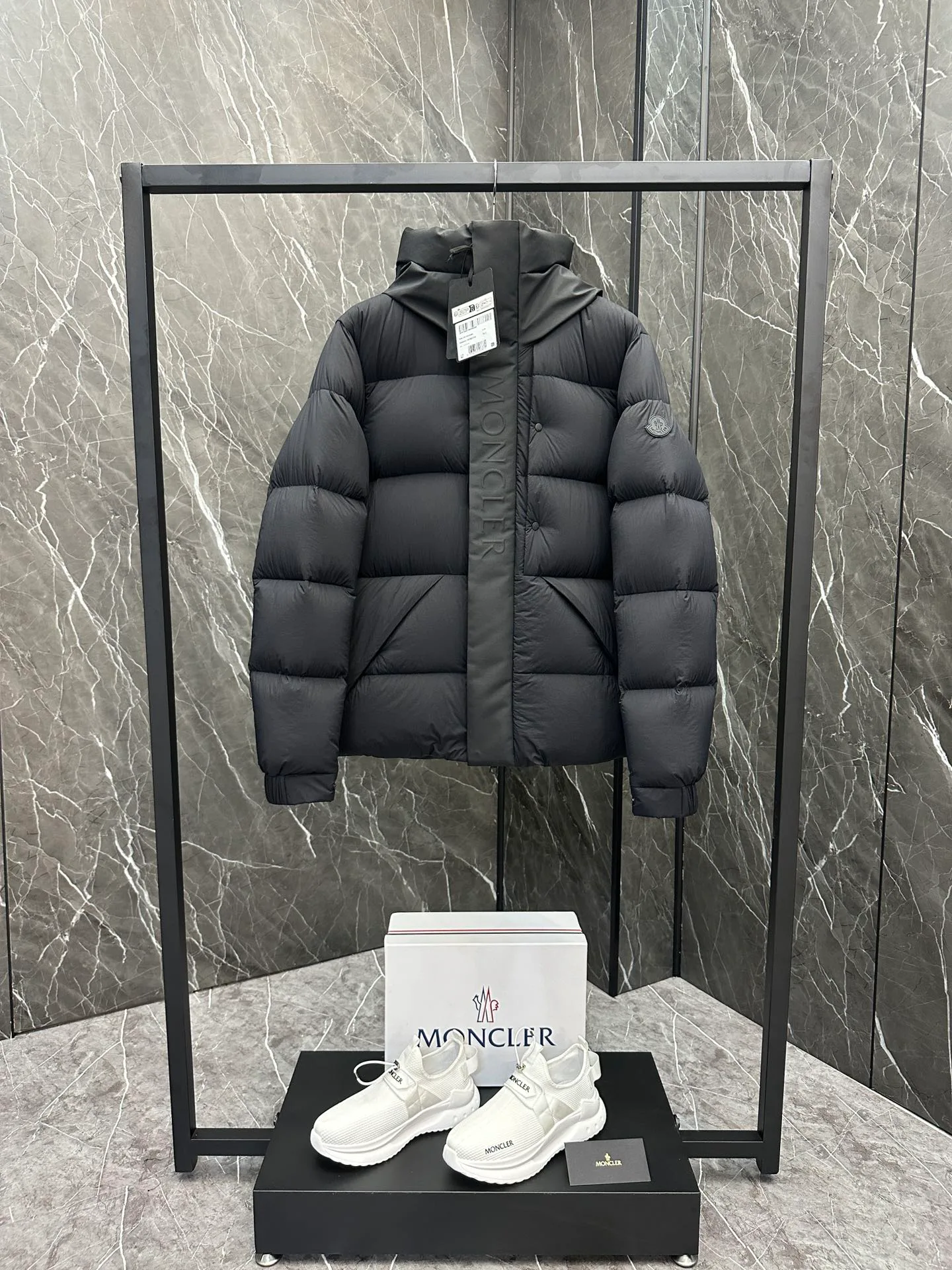 Куртки И Пуховики Мужские Moncler 1026144