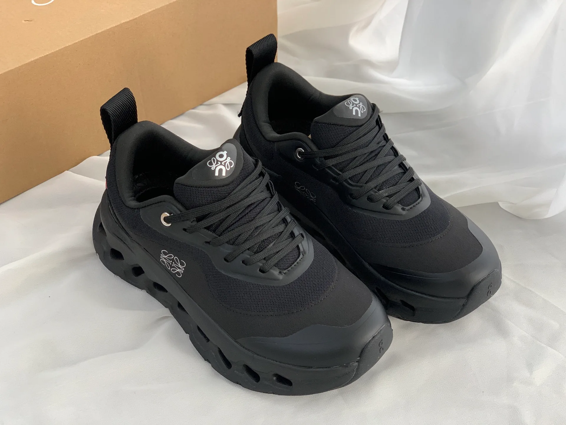 Кроссовки Женские Loewe 112857