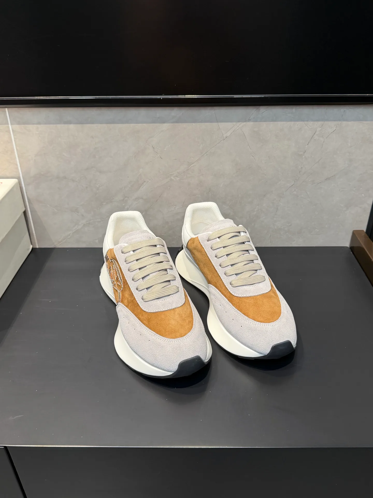 Кроссовки Женские Alexander Mcqueen 18363886