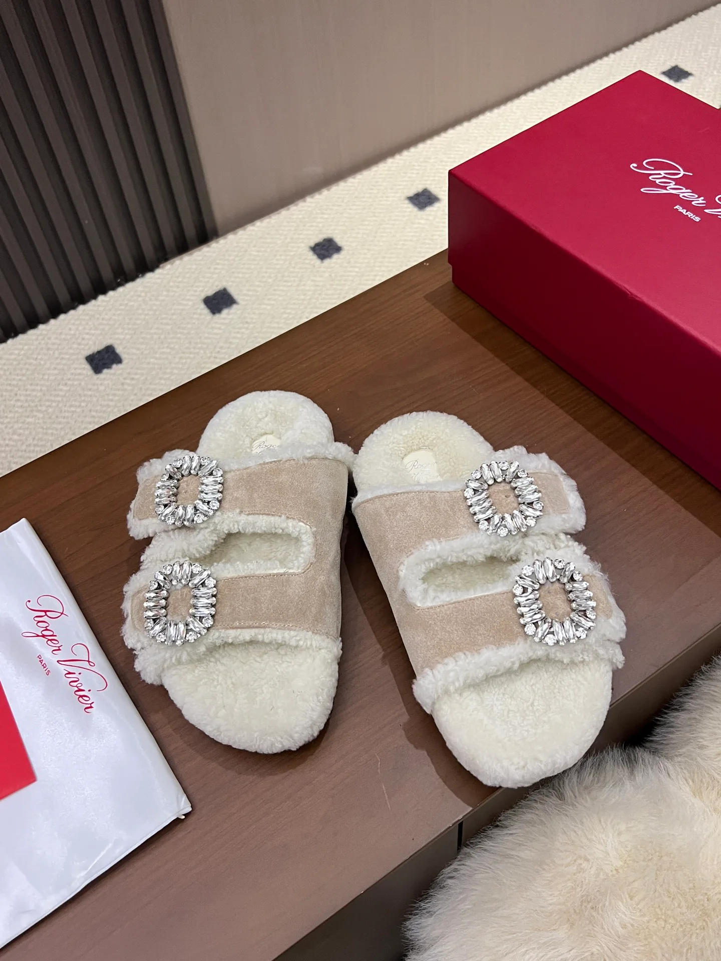 Тапочки Женские Roger Vivier 18877009