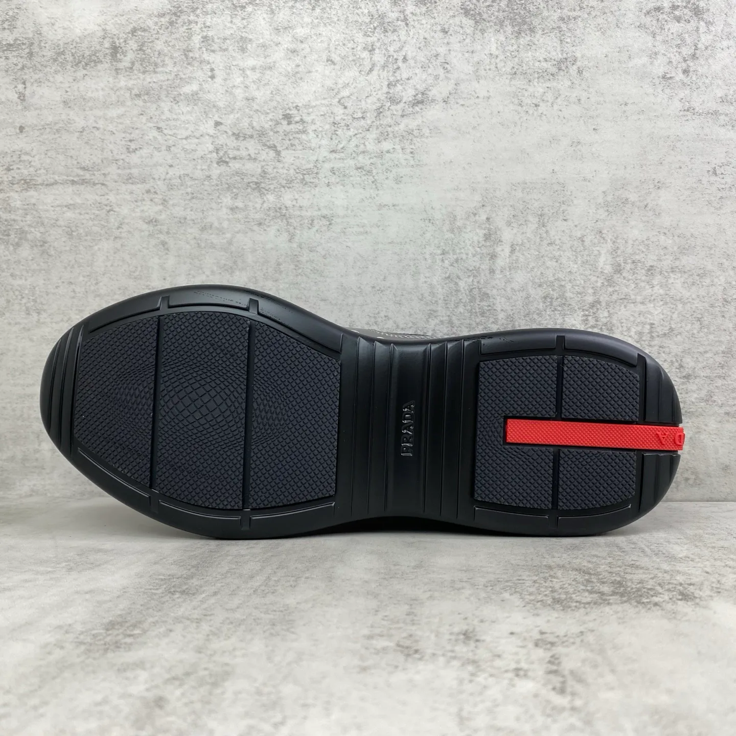 Кроссовки Мужские Prada 17918705