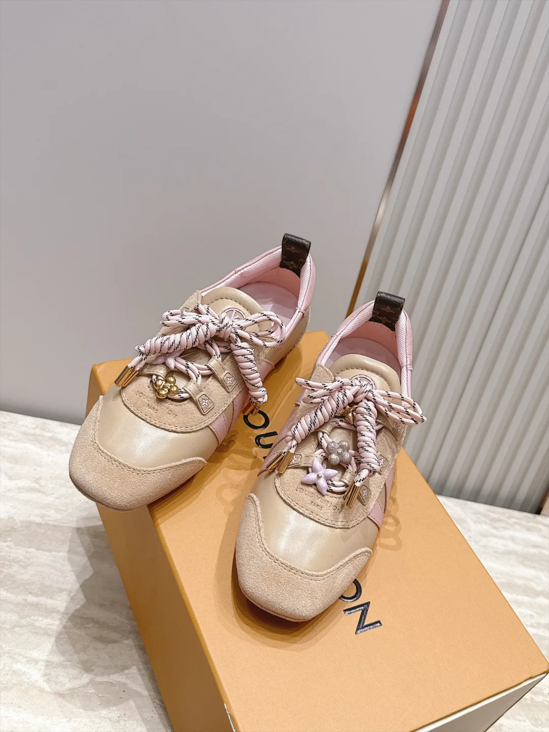 Кроссовки Женские Louis Vuitton 18091985
