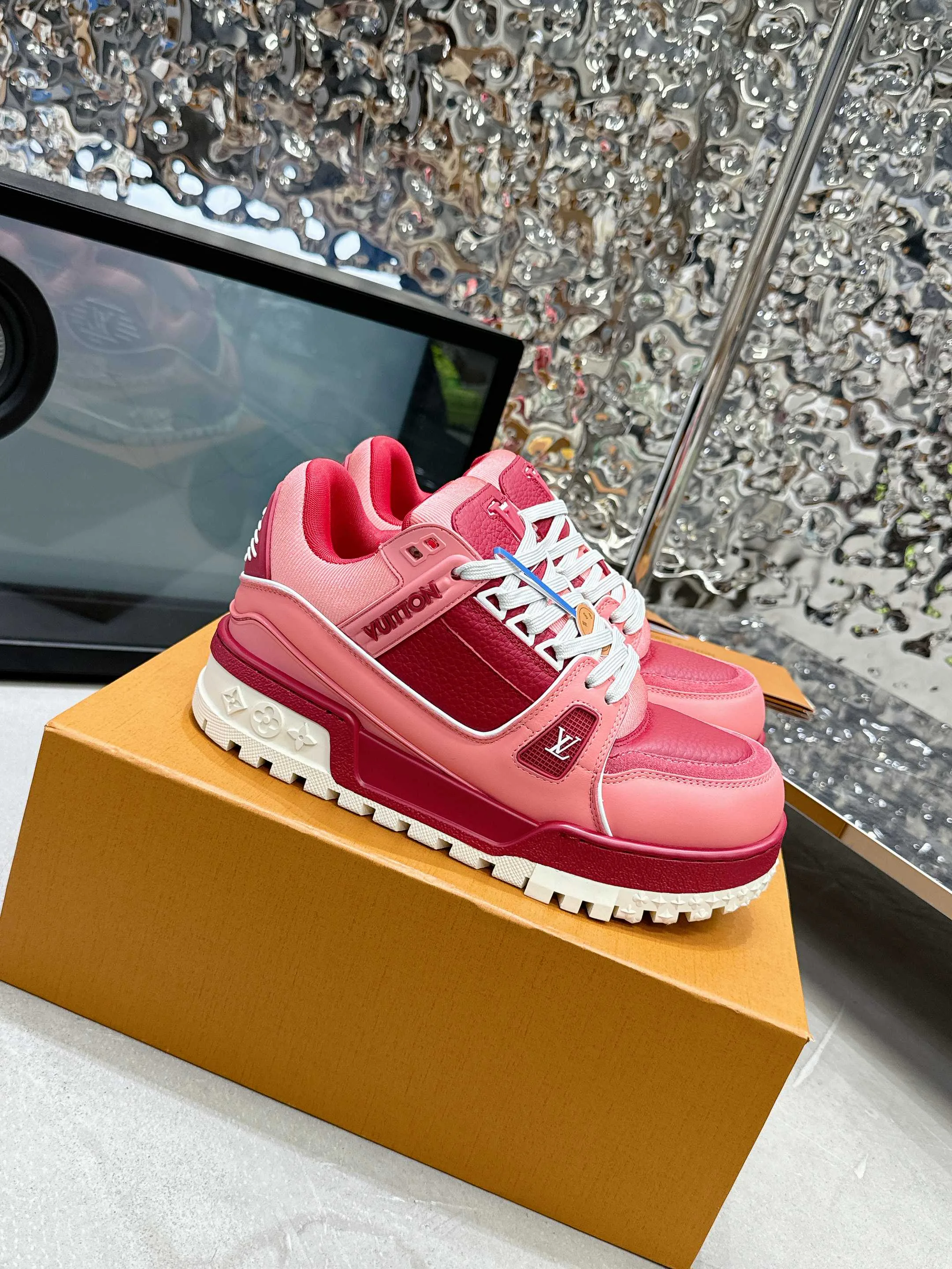 Кроссовки Женские Louis Vuitton 26327