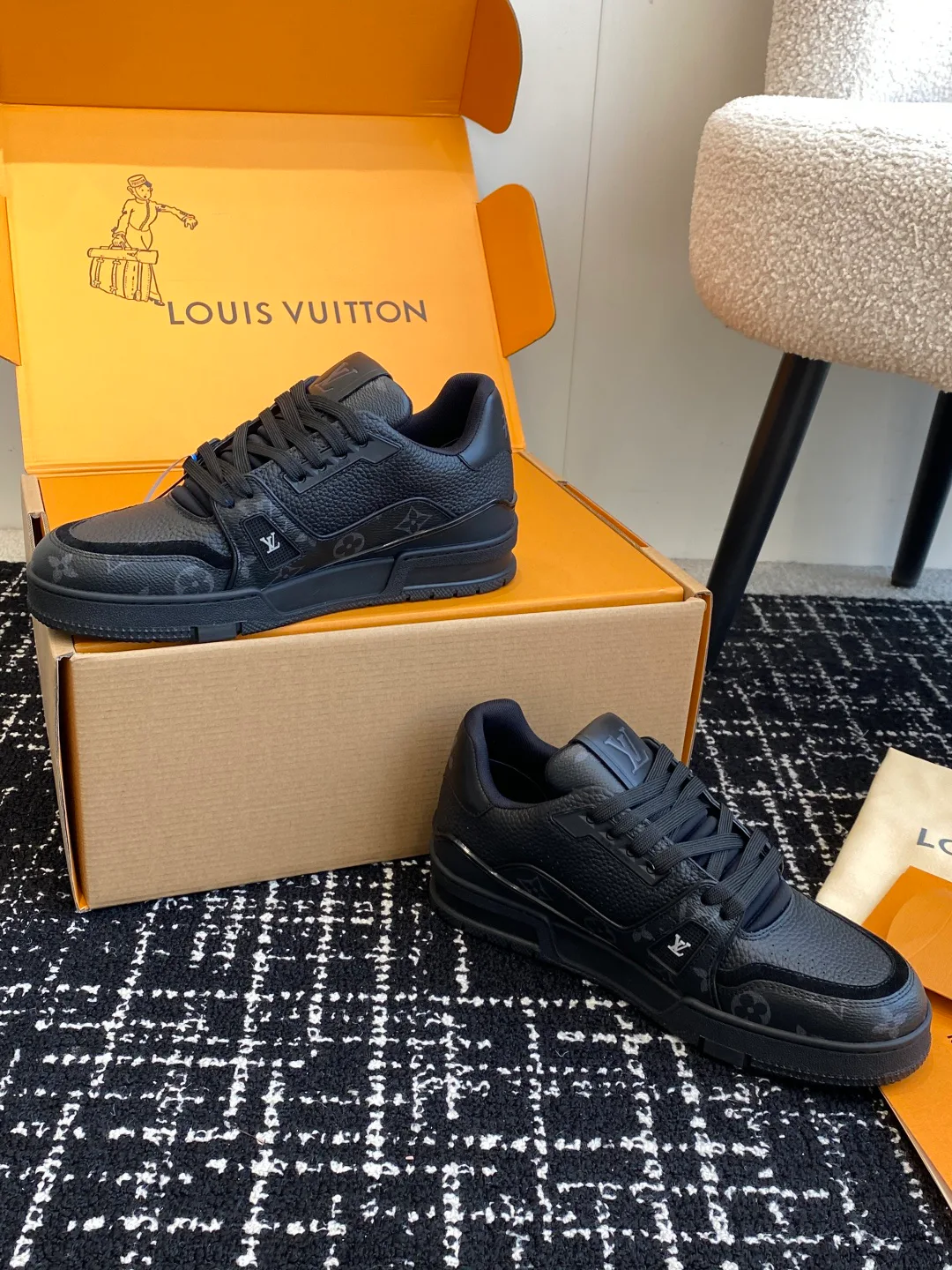 Кроссовки Женские Louis Vuitton 1285119