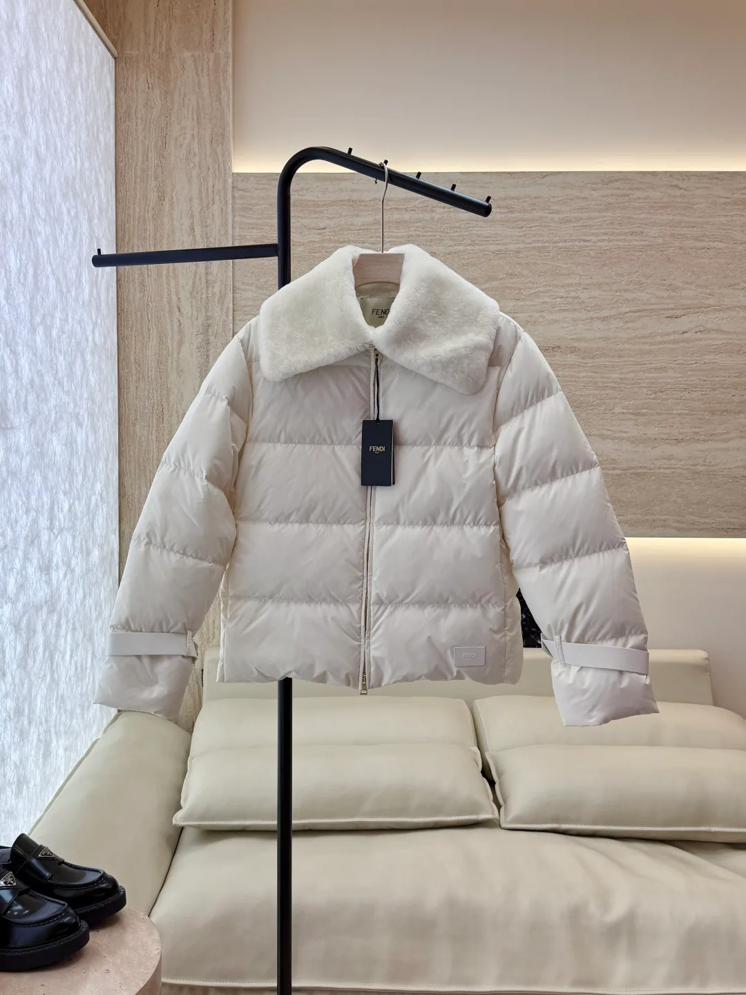 Куртки И Пуховики Женские Fendi 19572373