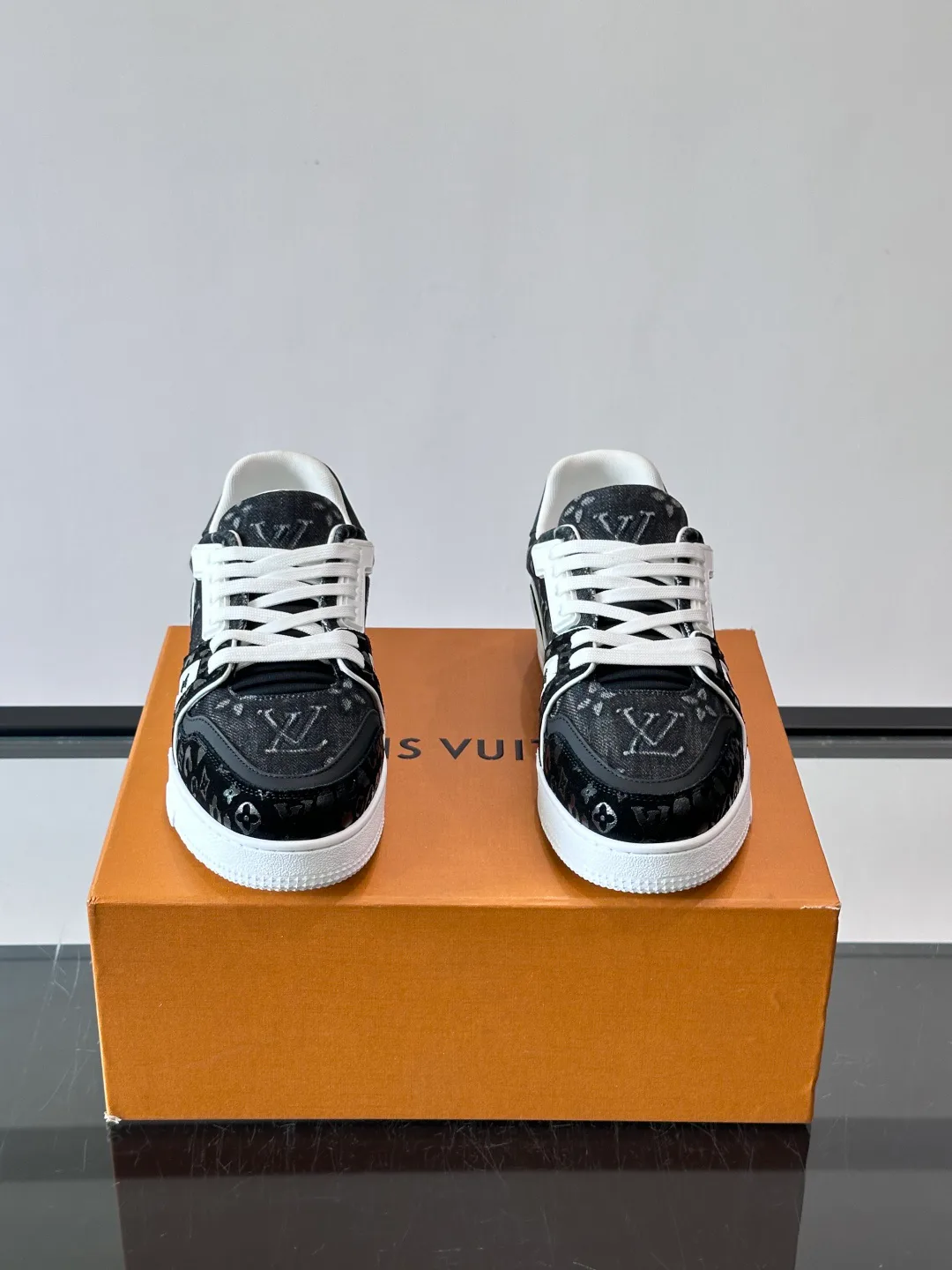 Кроссовки Мужские Louis Vuitton 17466869